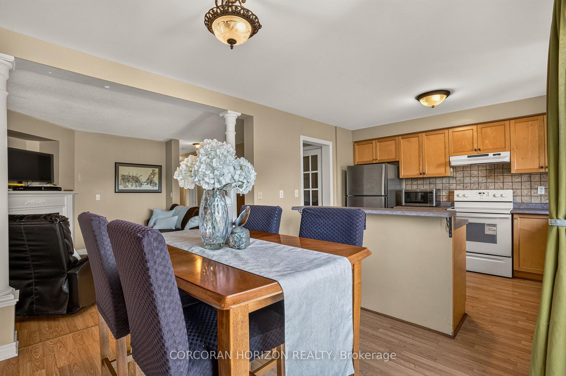 Photo 7 of Unit 14, 2871 Darien Road, Burlington, Rose — HOMEH