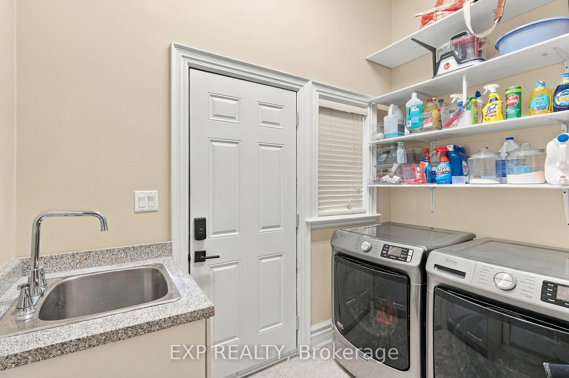 Photo 10 of 412 Manhattan Drive, Markham, Unionville — HOMEH