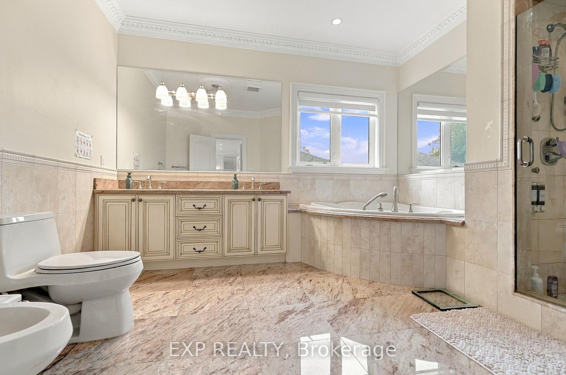 Photo 15 of 412 Manhattan Drive, Markham, Unionville — HOMEH