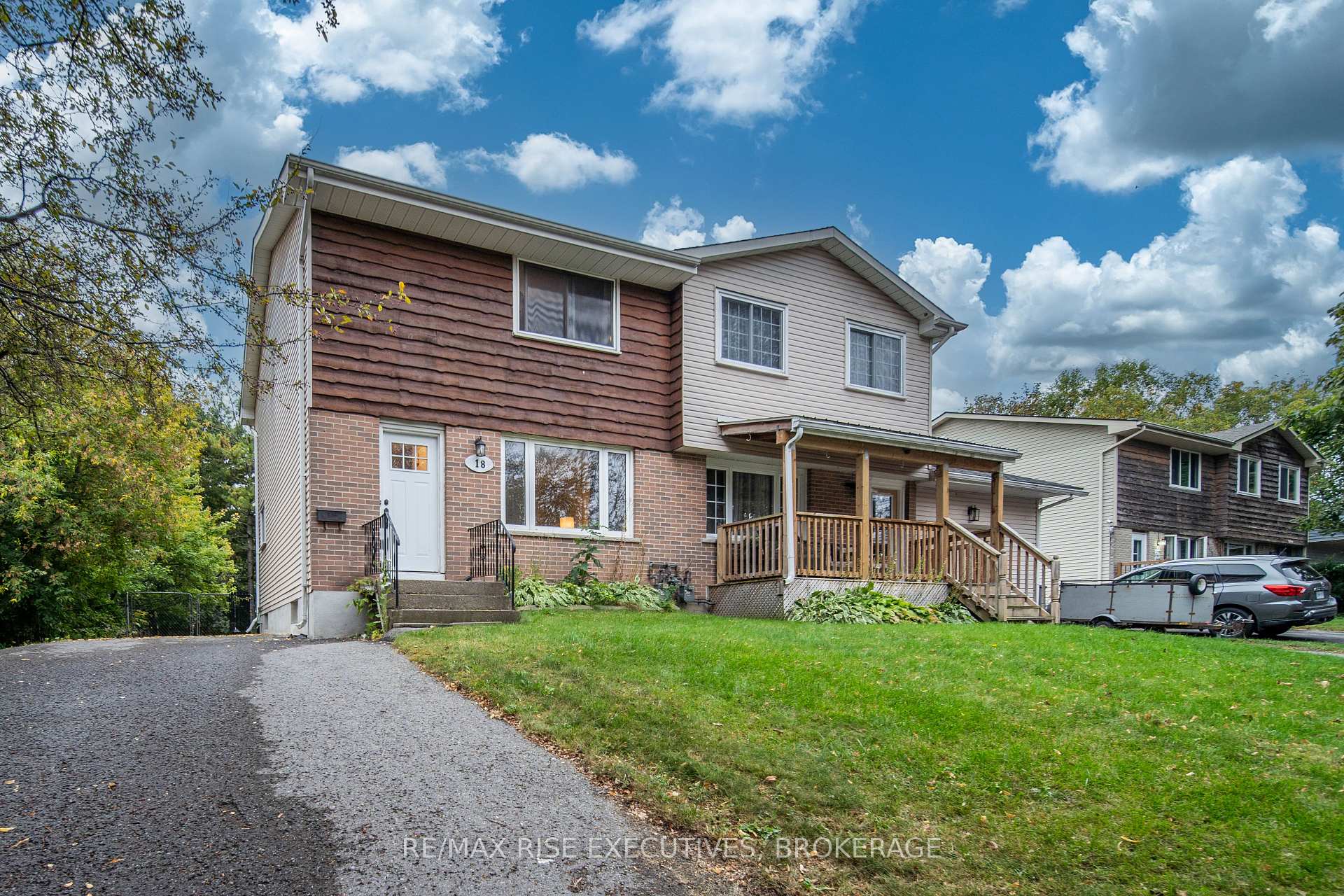 Photo 3 of 18 Carriage Court, Kingston, Rideau — HOMEH