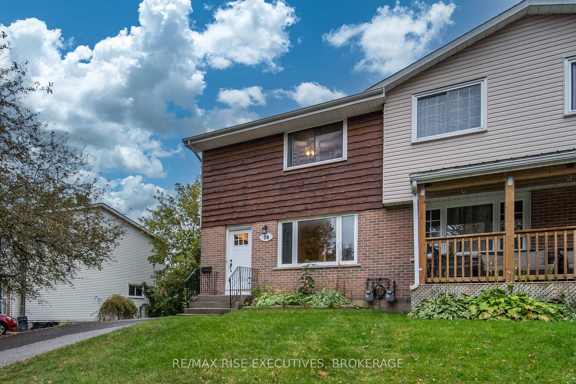 Photo 4 of 18 Carriage Court, Kingston, Rideau — HOMEH