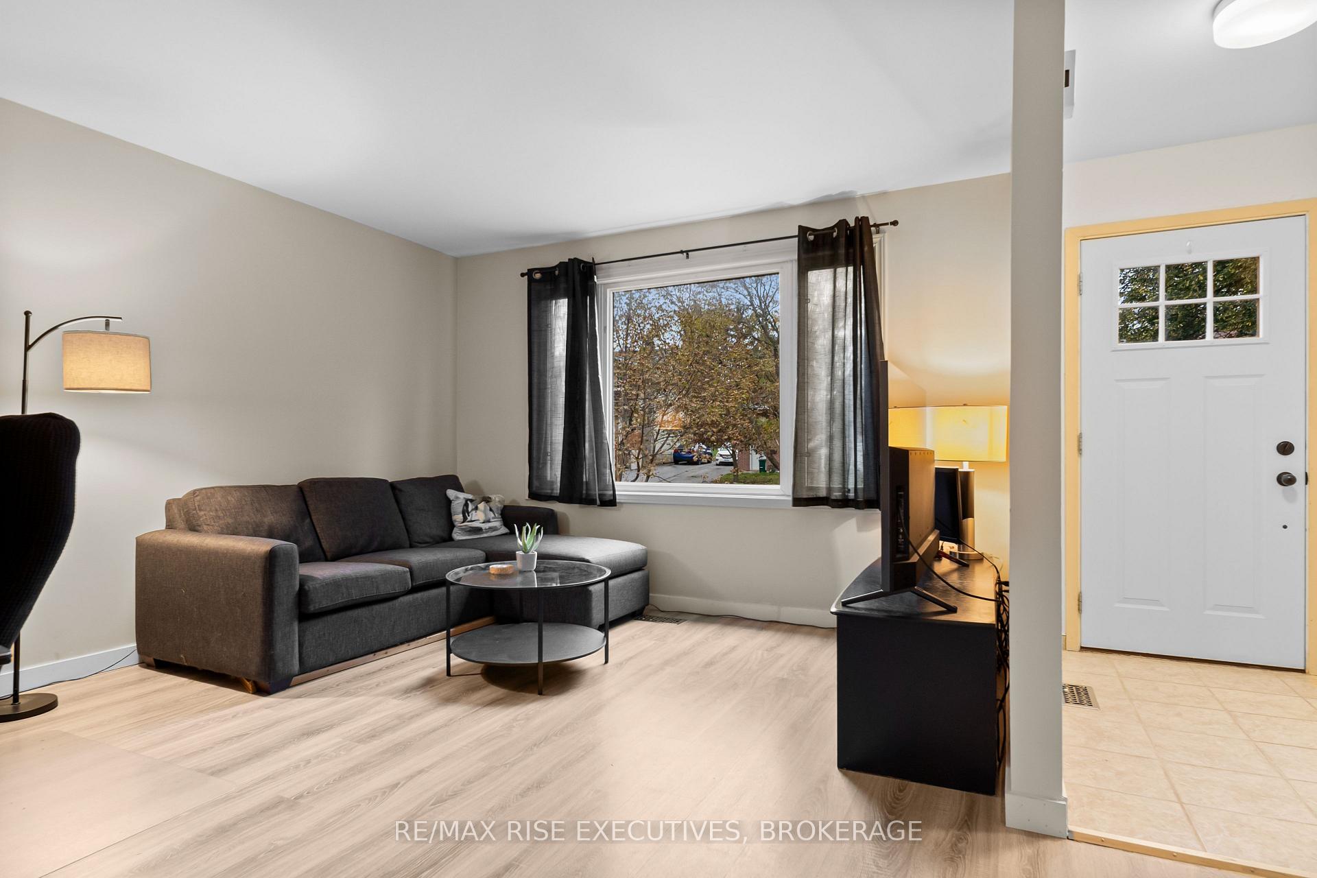 Photo 5 of 18 Carriage Court, Kingston, Rideau — HOMEH