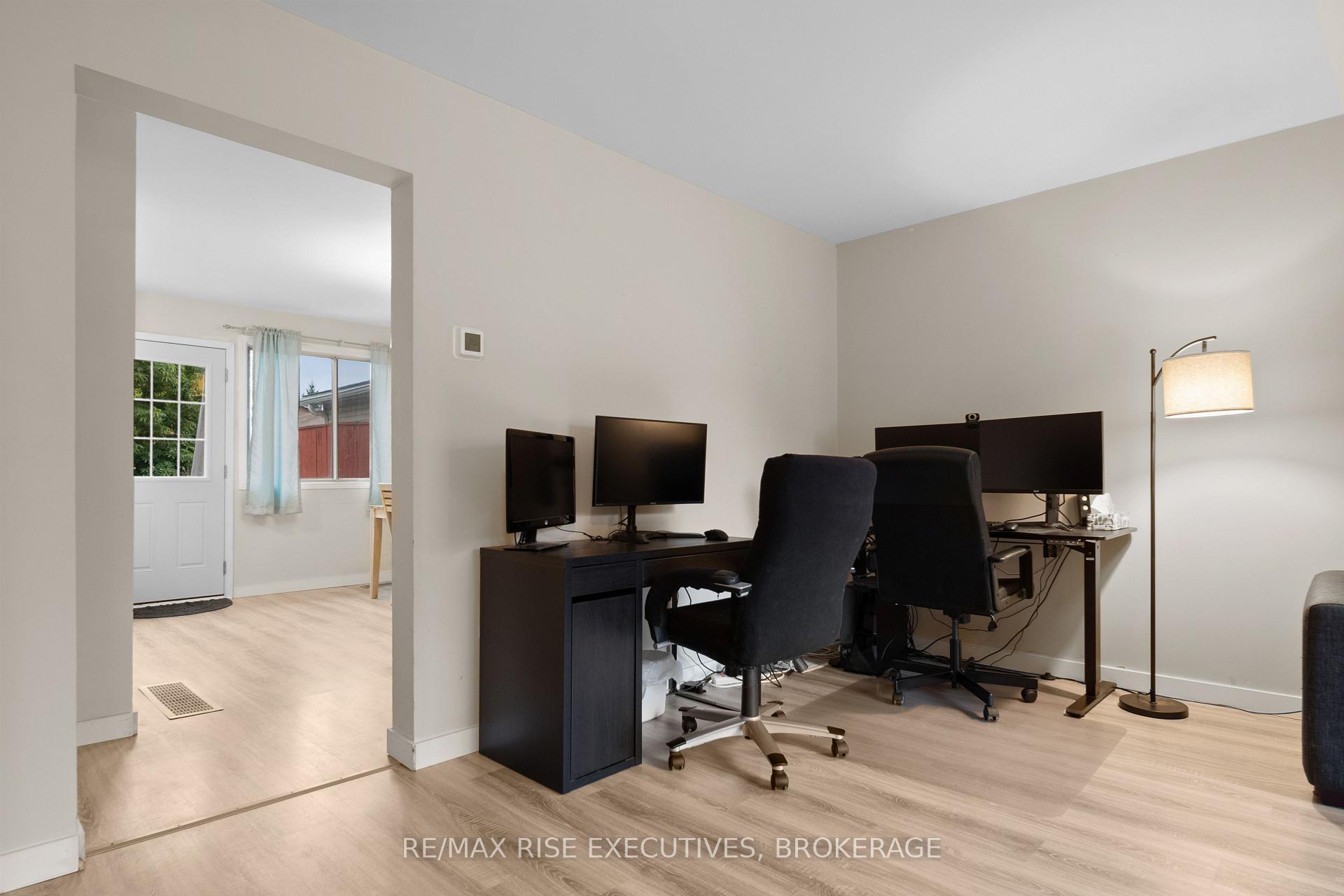 Photo 6 of 18 Carriage Court, Kingston, Rideau — HOMEH