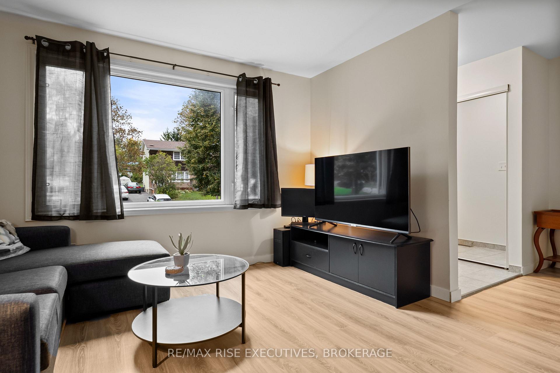 Photo 9 of 18 Carriage Court, Kingston, Rideau — HOMEH