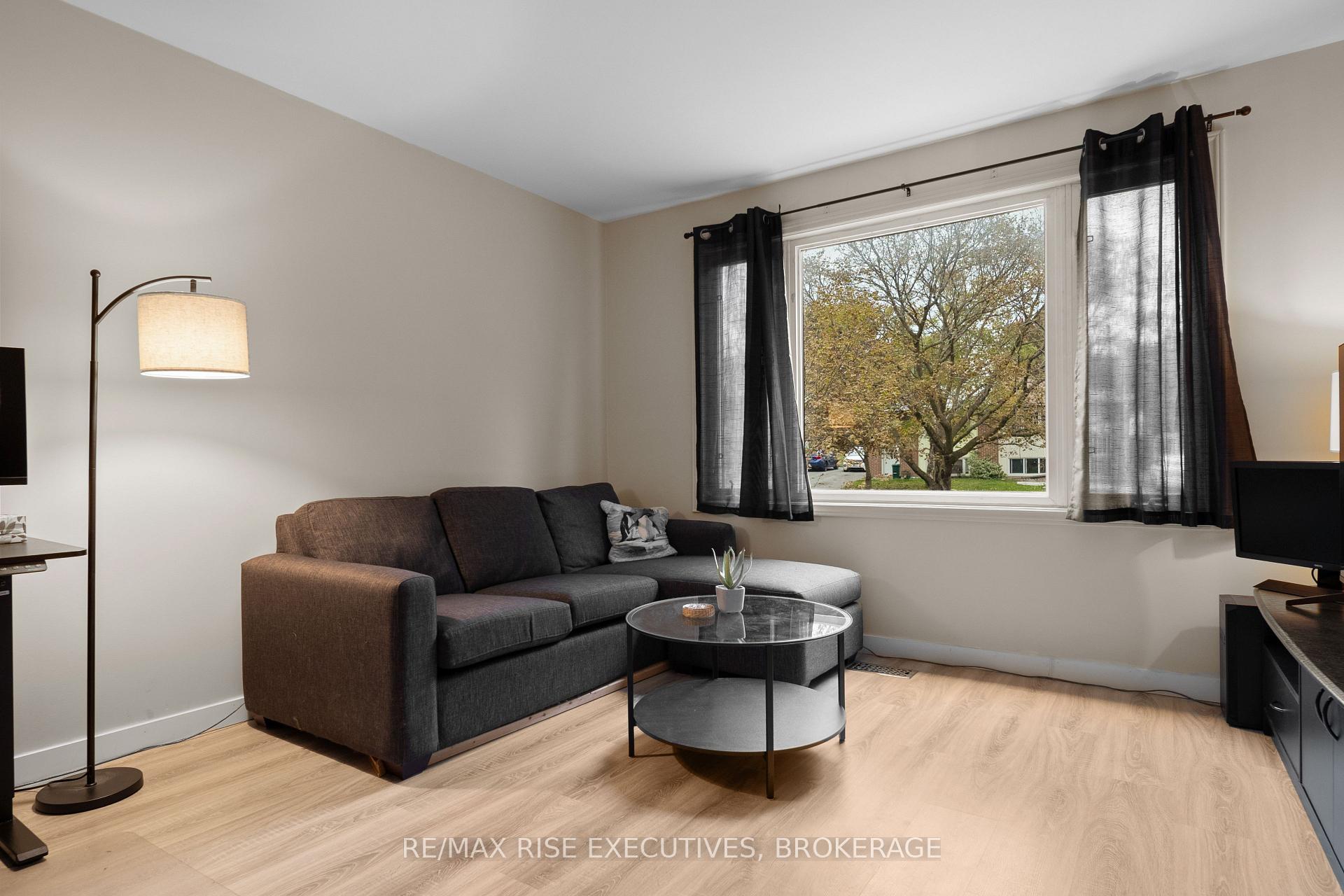 Photo 10 of 18 Carriage Court, Kingston, Rideau — HOMEH