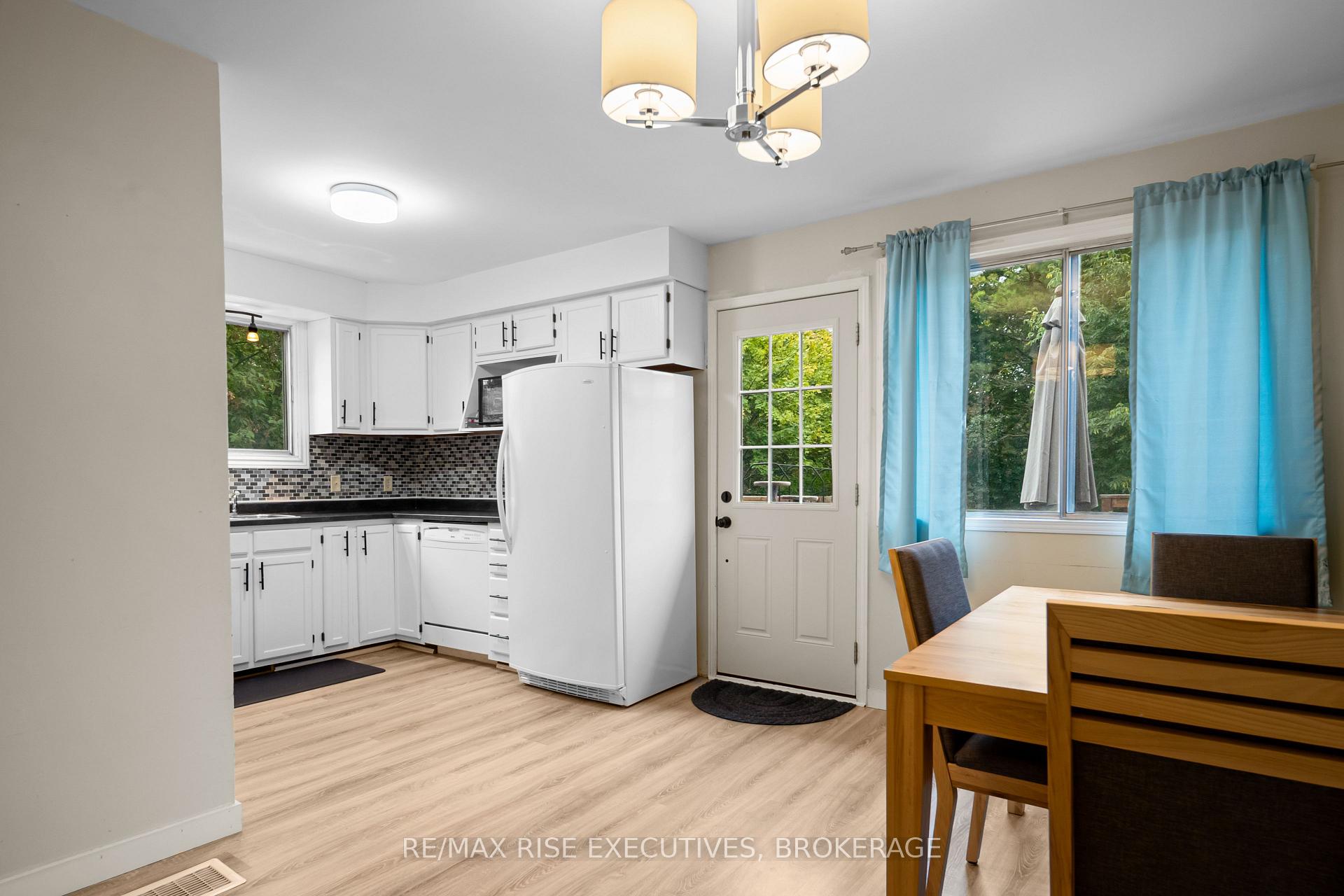 Photo 12 of 18 Carriage Court, Kingston, Rideau — HOMEH
