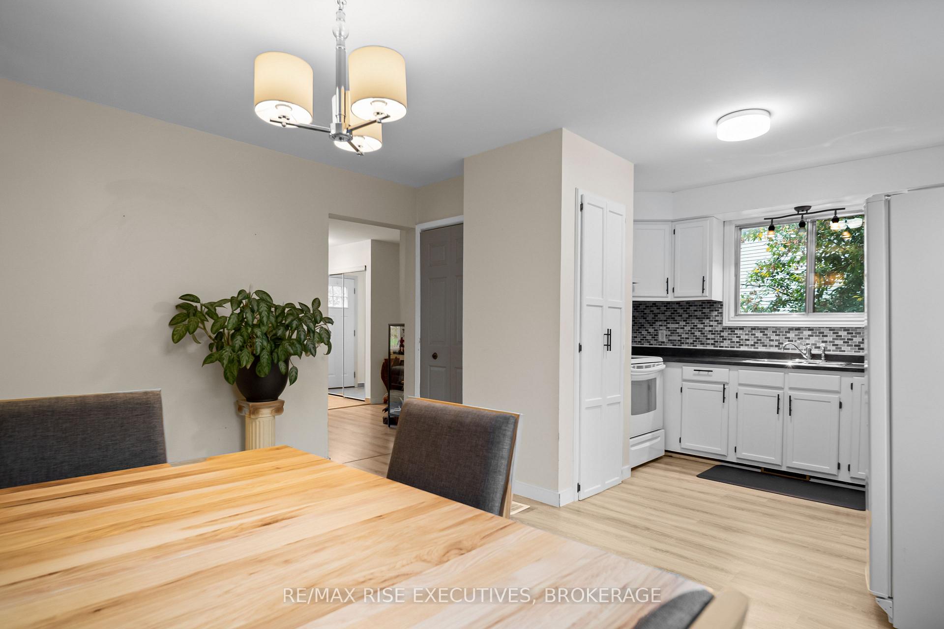 Photo 14 of 18 Carriage Court, Kingston, Rideau — HOMEH