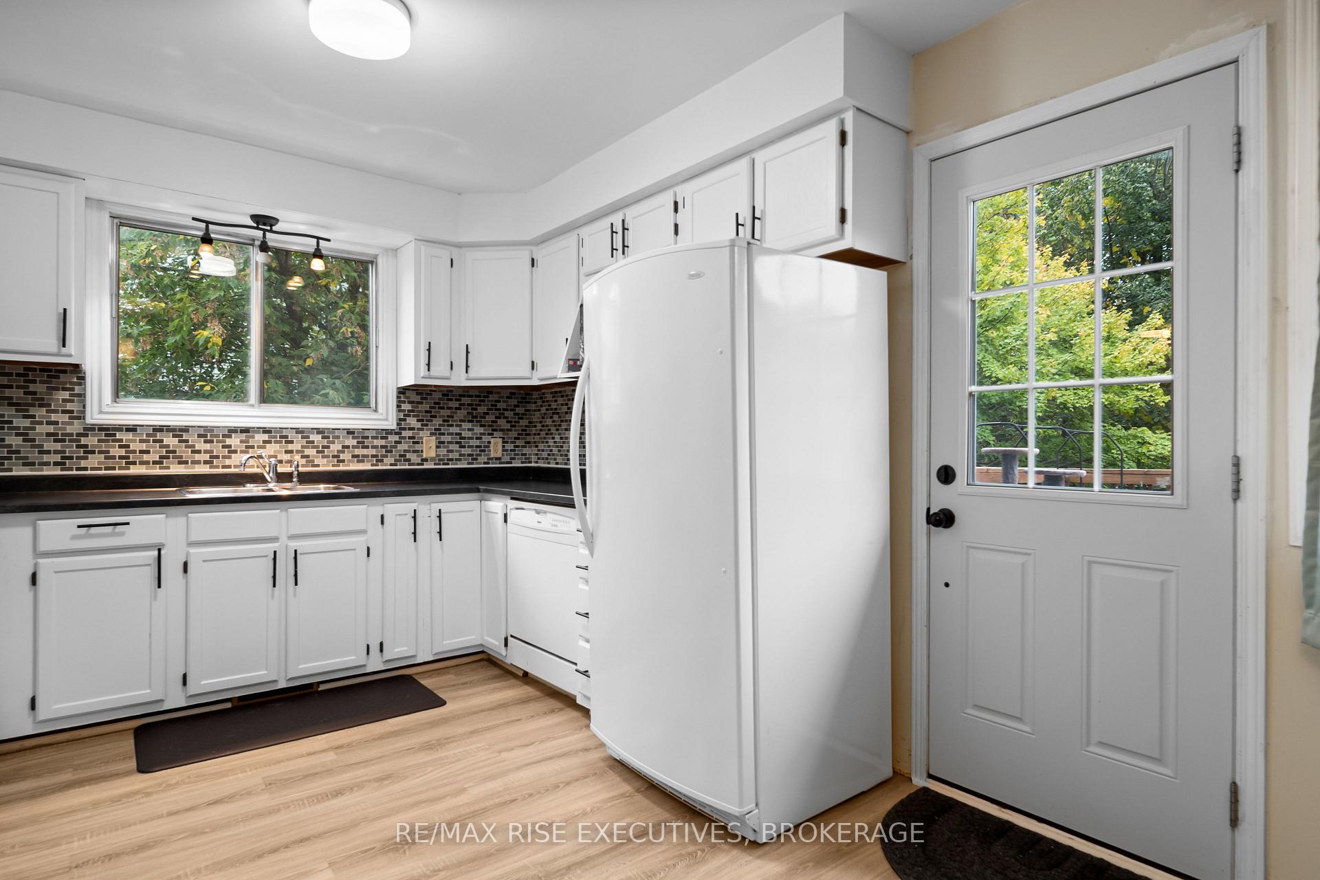 Photo 15 of 18 Carriage Court, Kingston, Rideau — HOMEH