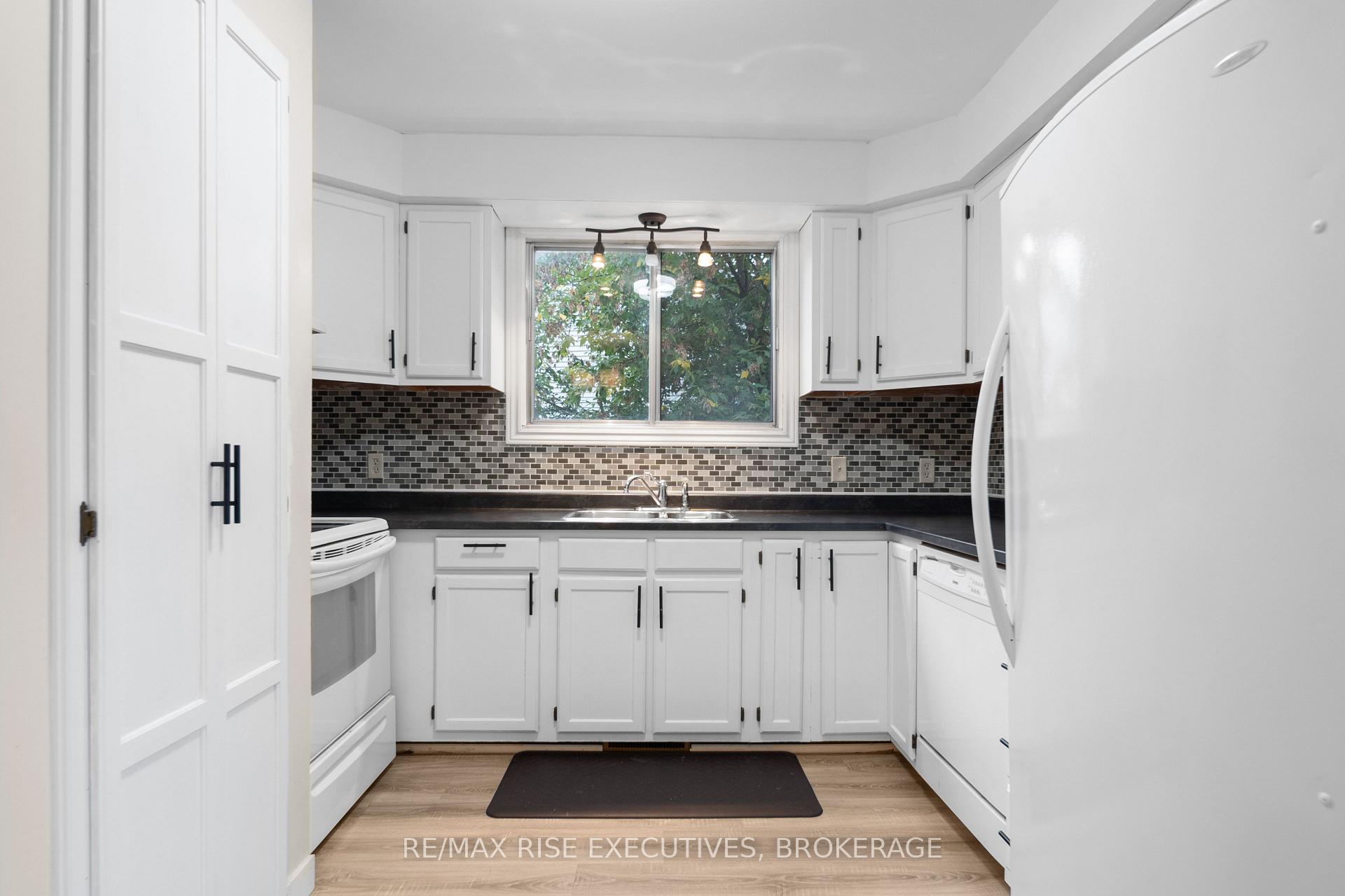 Photo 16 of 18 Carriage Court, Kingston, Rideau — HOMEH