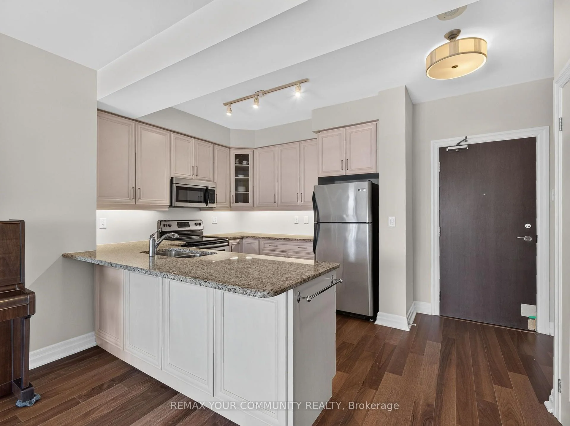 Photo 10 of Unit 306, 180 John Way, Aurora, Bayview Wellington — HOMEH