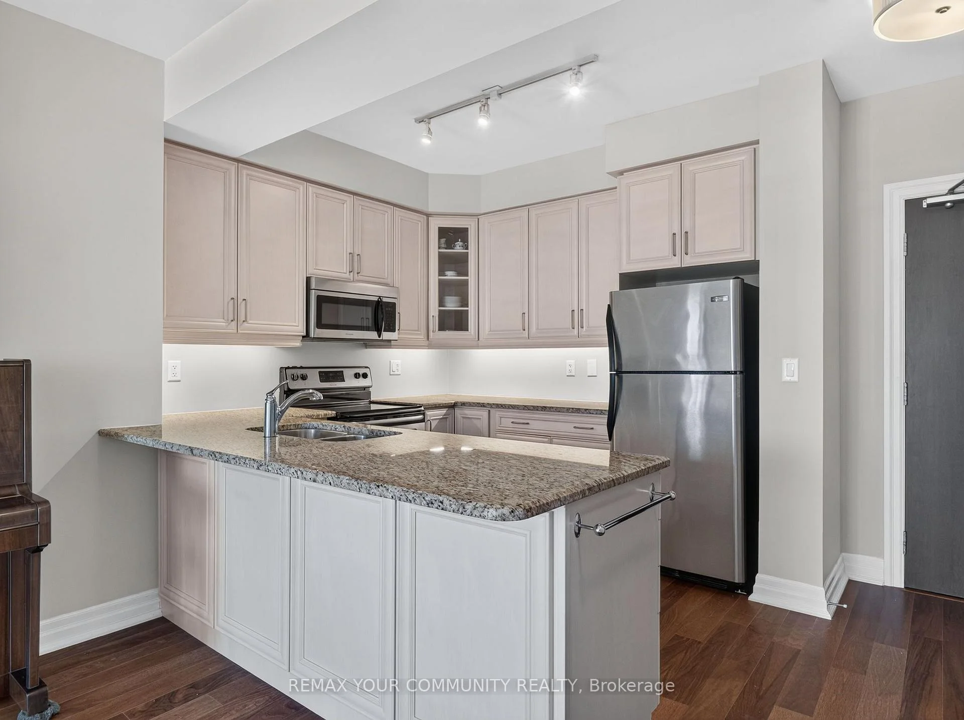 Photo 12 of Unit 306, 180 John Way, Aurora, Bayview Wellington — HOMEH