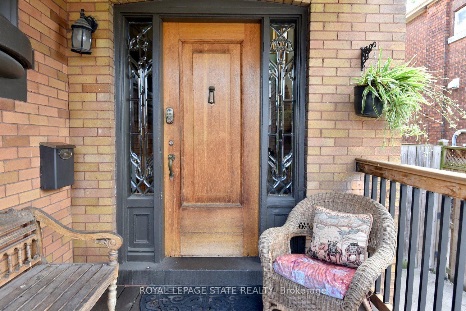 Photo 4 of 70 Kensington Avenue N, Hamilton, Crown Point — HOMEH