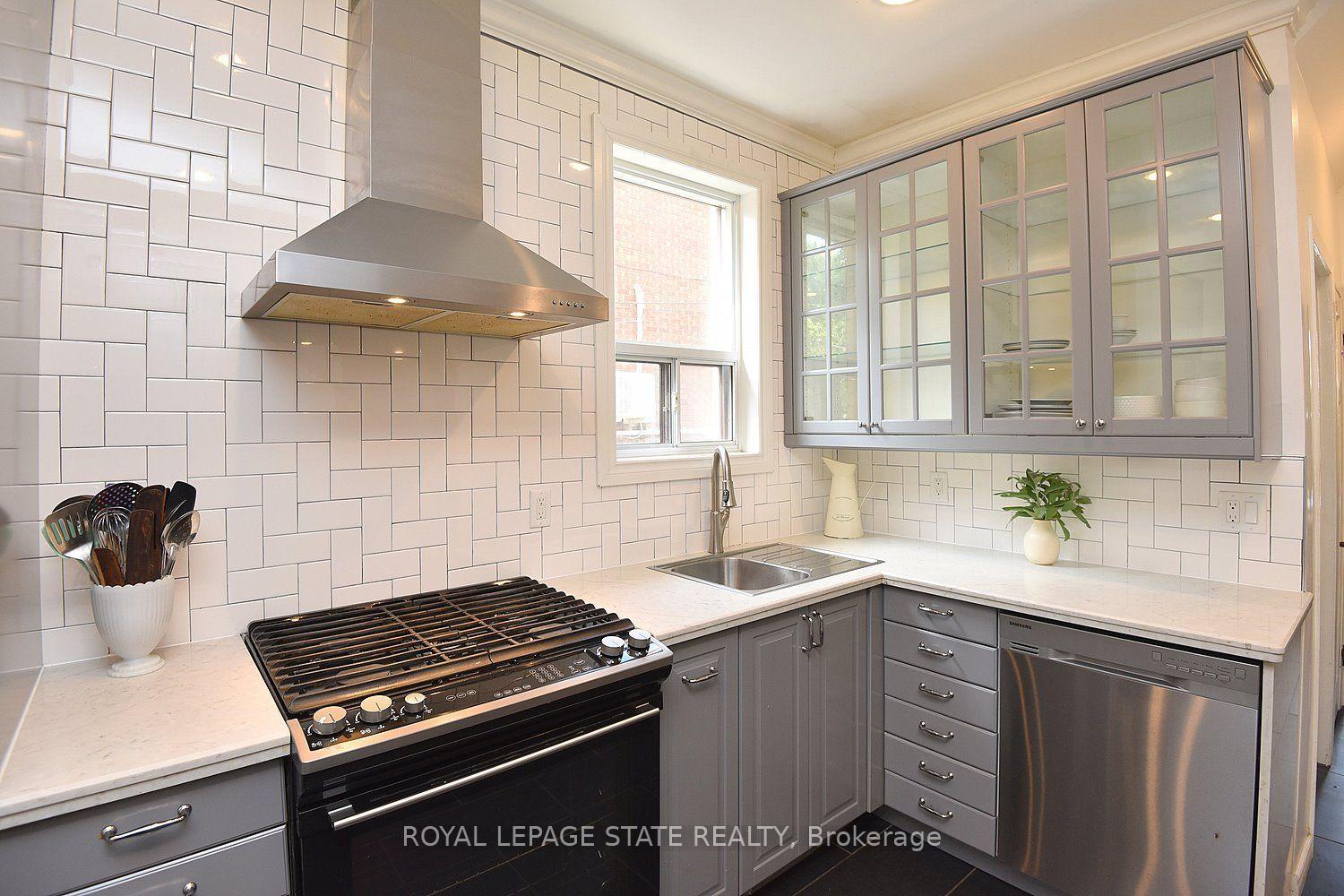 Photo 19 of 70 Kensington Avenue N, Hamilton, Crown Point — HOMEH