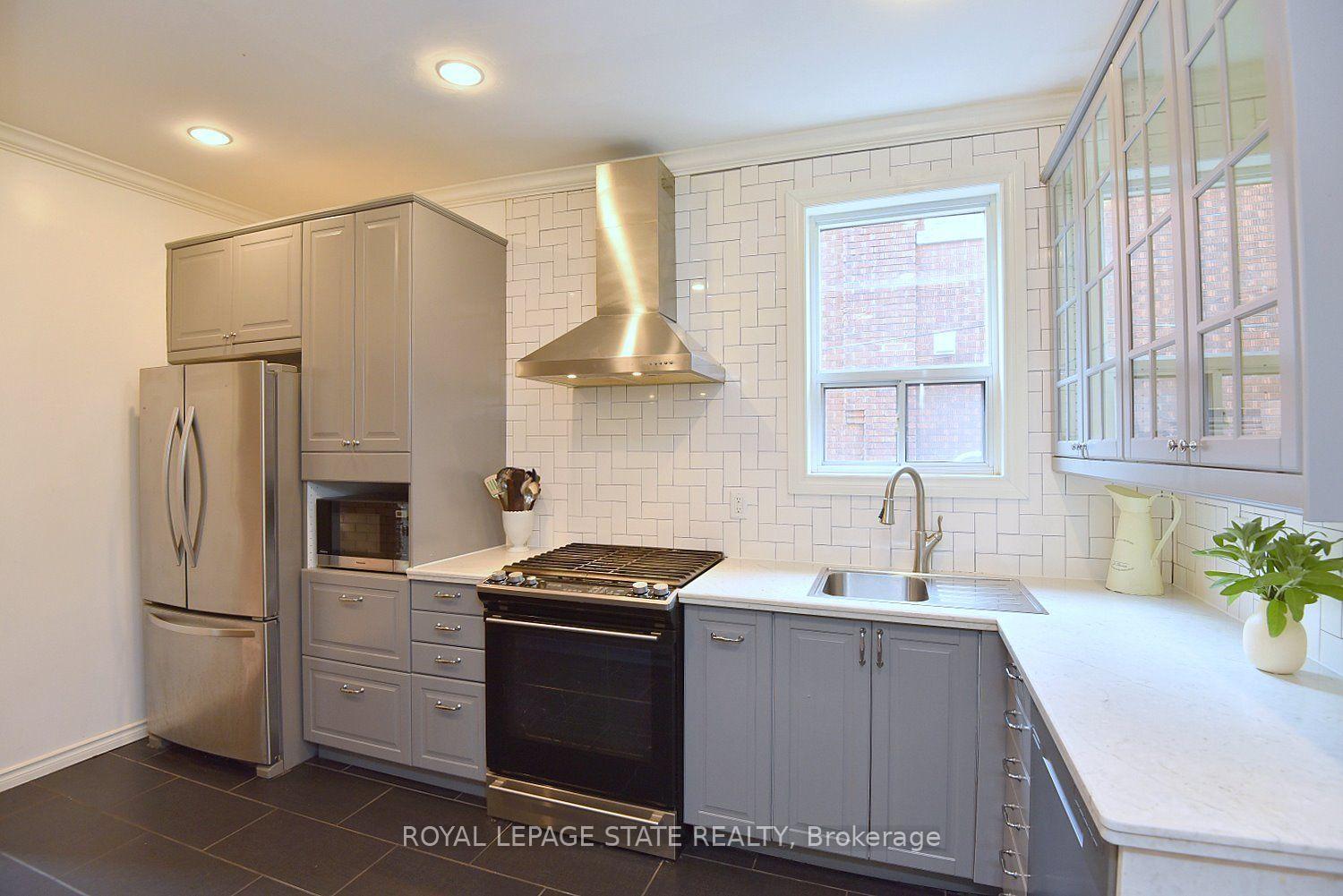 Photo 23 of 70 Kensington Avenue N, Hamilton, Crown Point — HOMEH