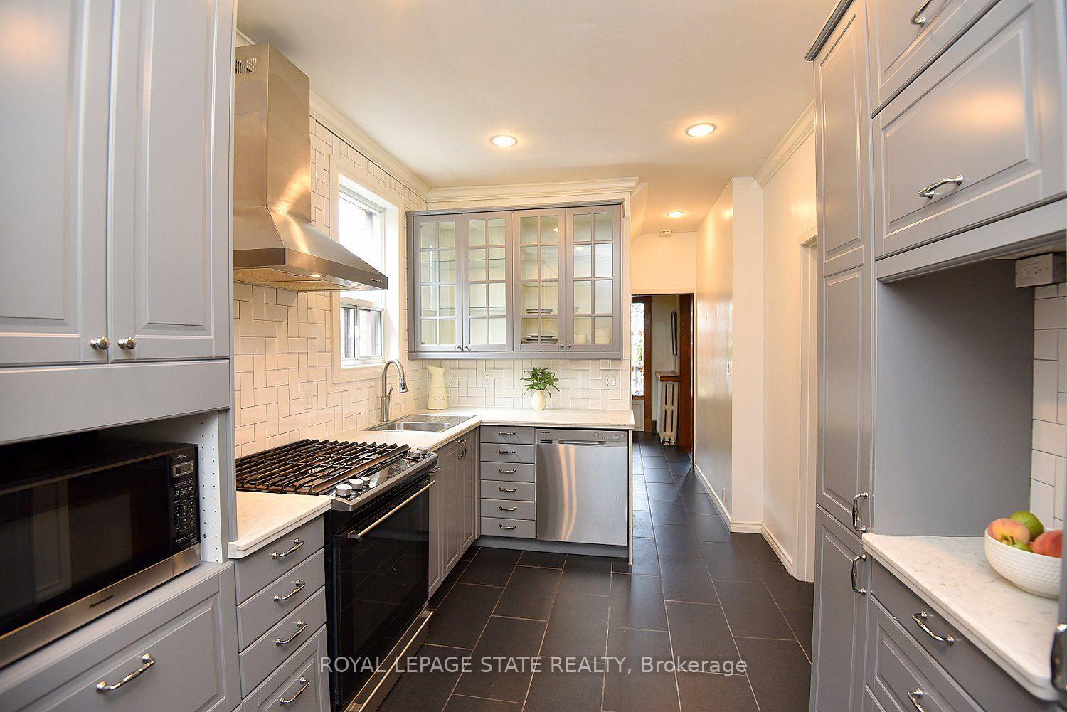 Photo 24 of 70 Kensington Avenue N, Hamilton, Crown Point — HOMEH