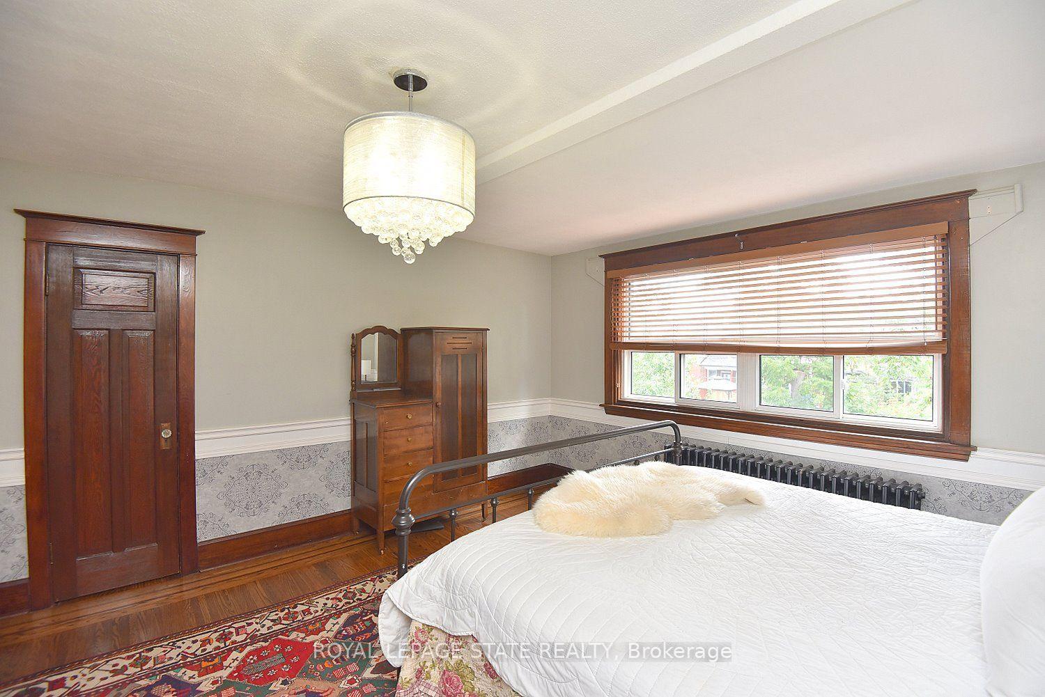 Photo 30 of 70 Kensington Avenue N, Hamilton, Crown Point — HOMEH