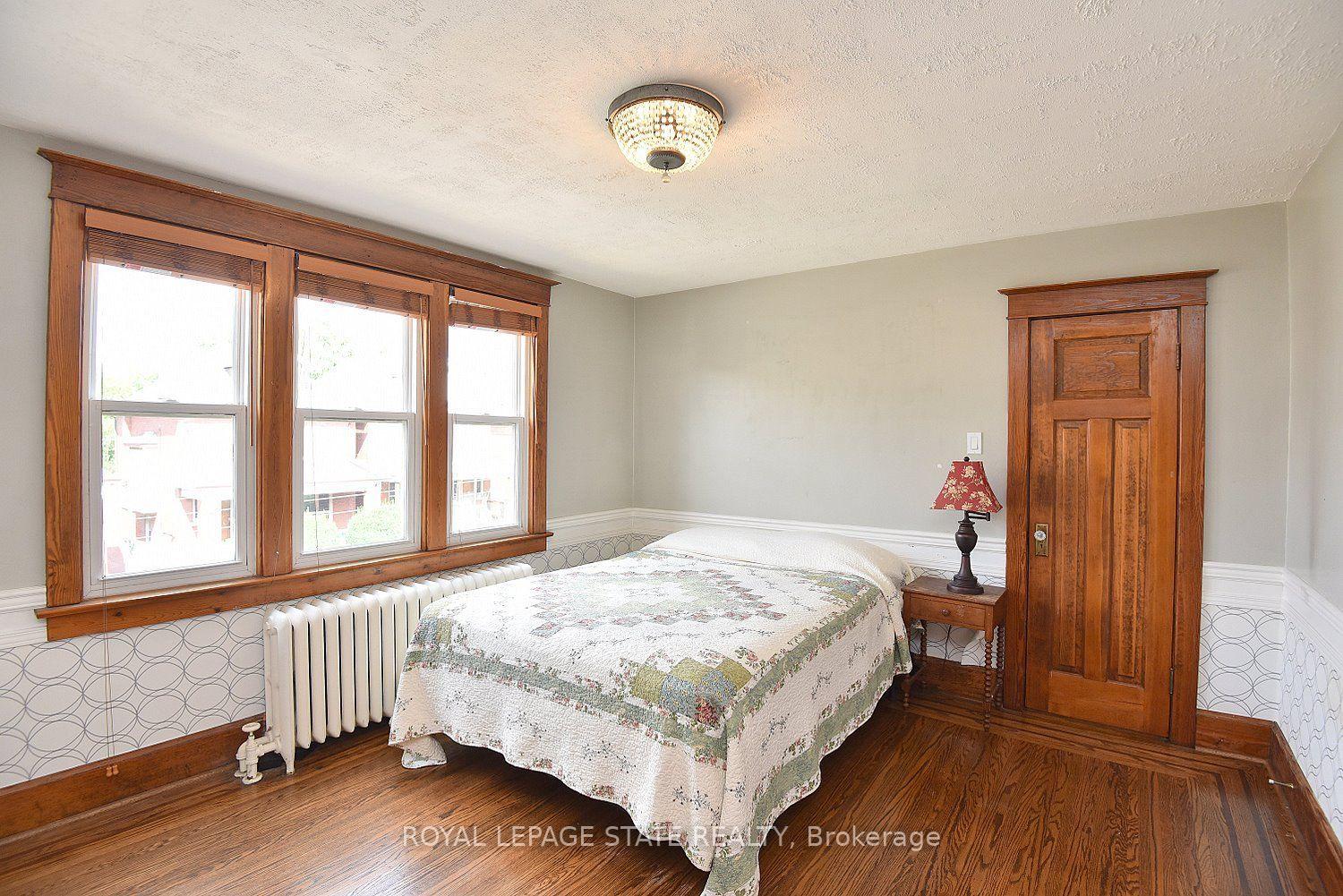 Photo 31 of 70 Kensington Avenue N, Hamilton, Crown Point — HOMEH