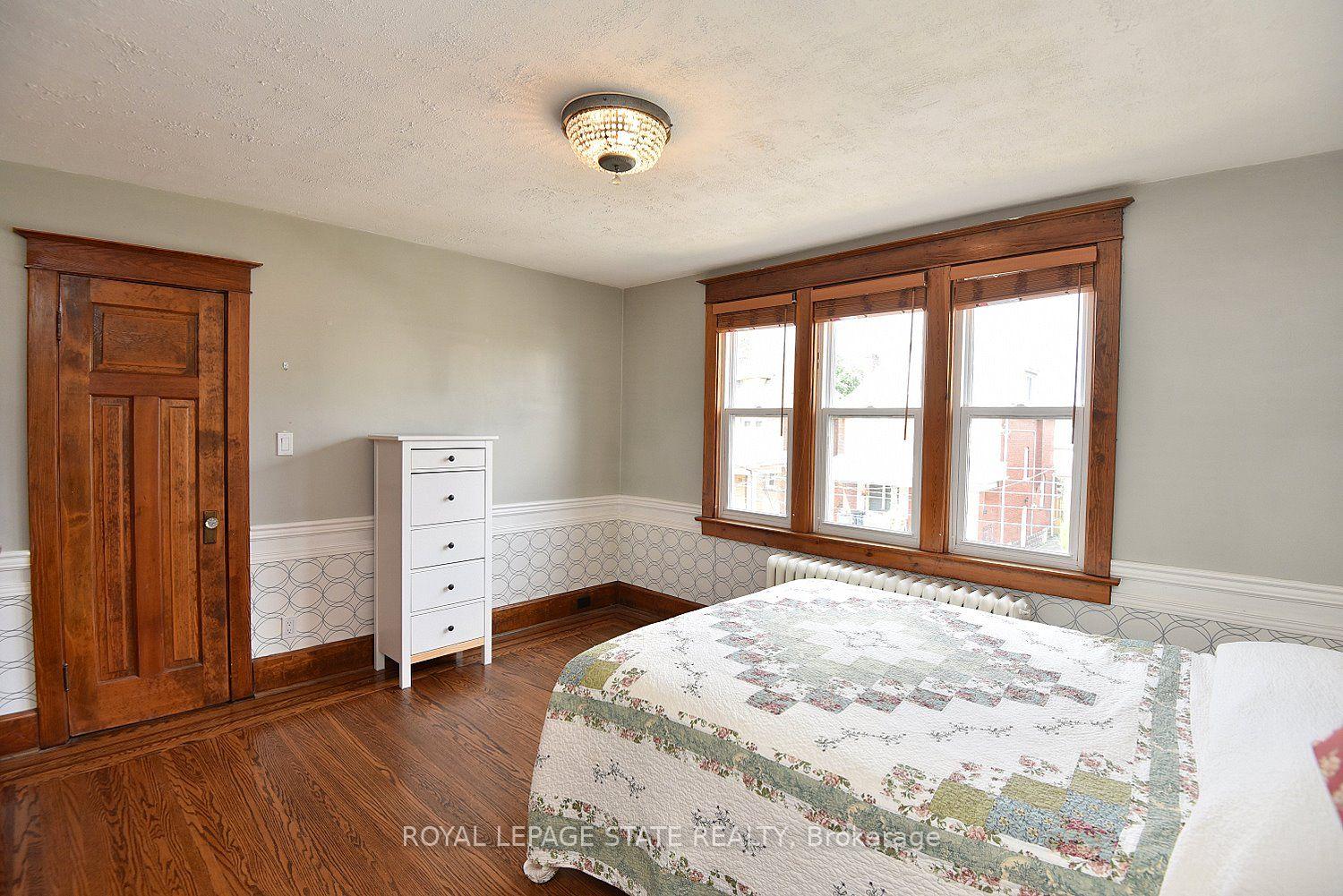 Photo 32 of 70 Kensington Avenue N, Hamilton, Crown Point — HOMEH