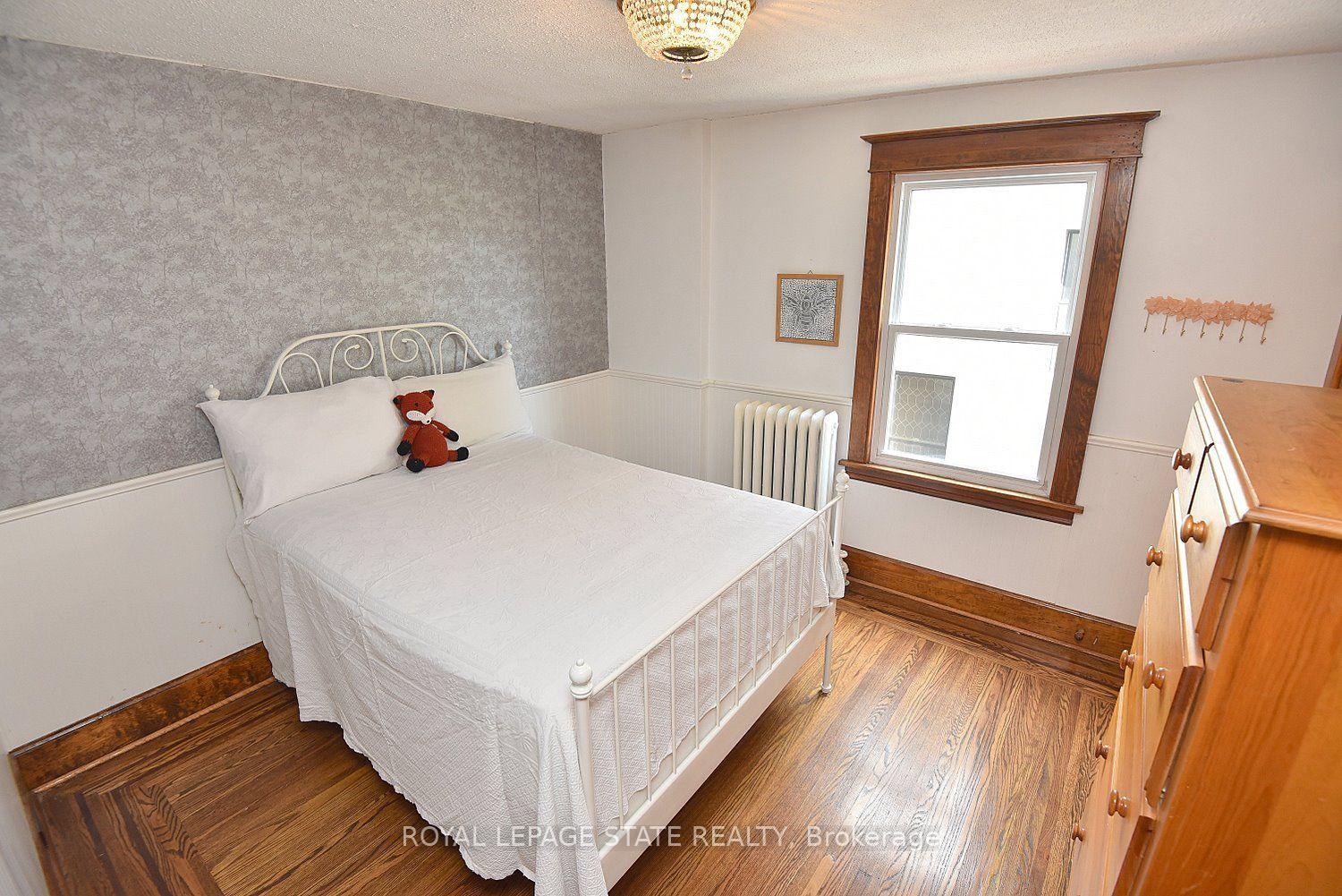 Photo 33 of 70 Kensington Avenue N, Hamilton, Crown Point — HOMEH