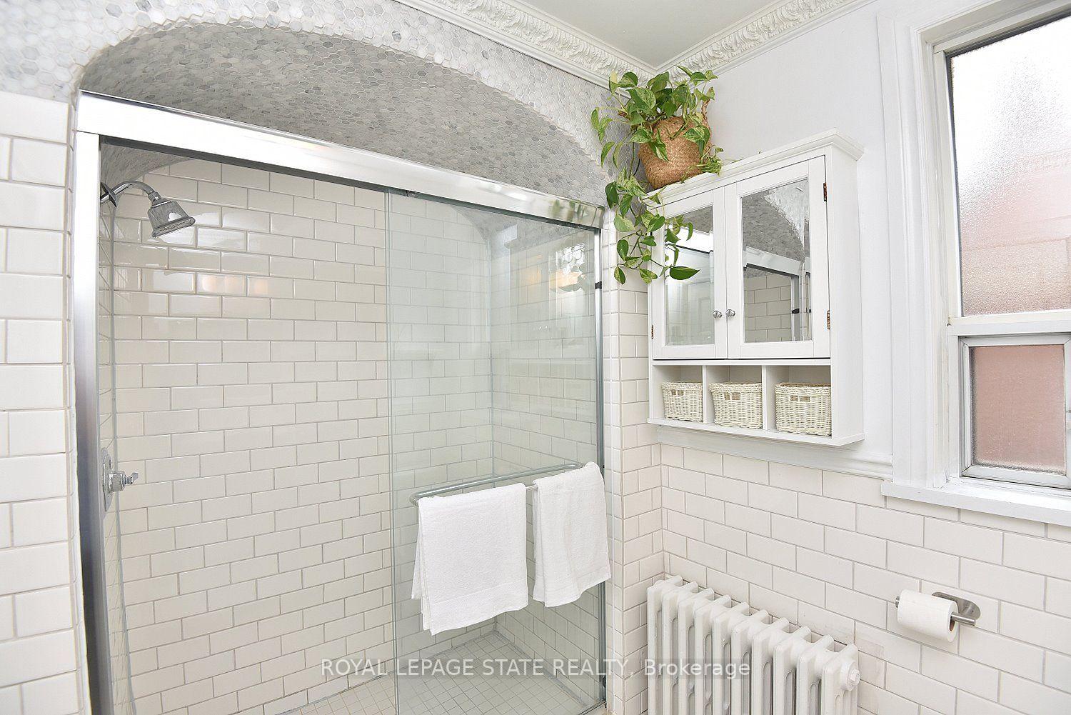 Photo 34 of 70 Kensington Avenue N, Hamilton, Crown Point — HOMEH