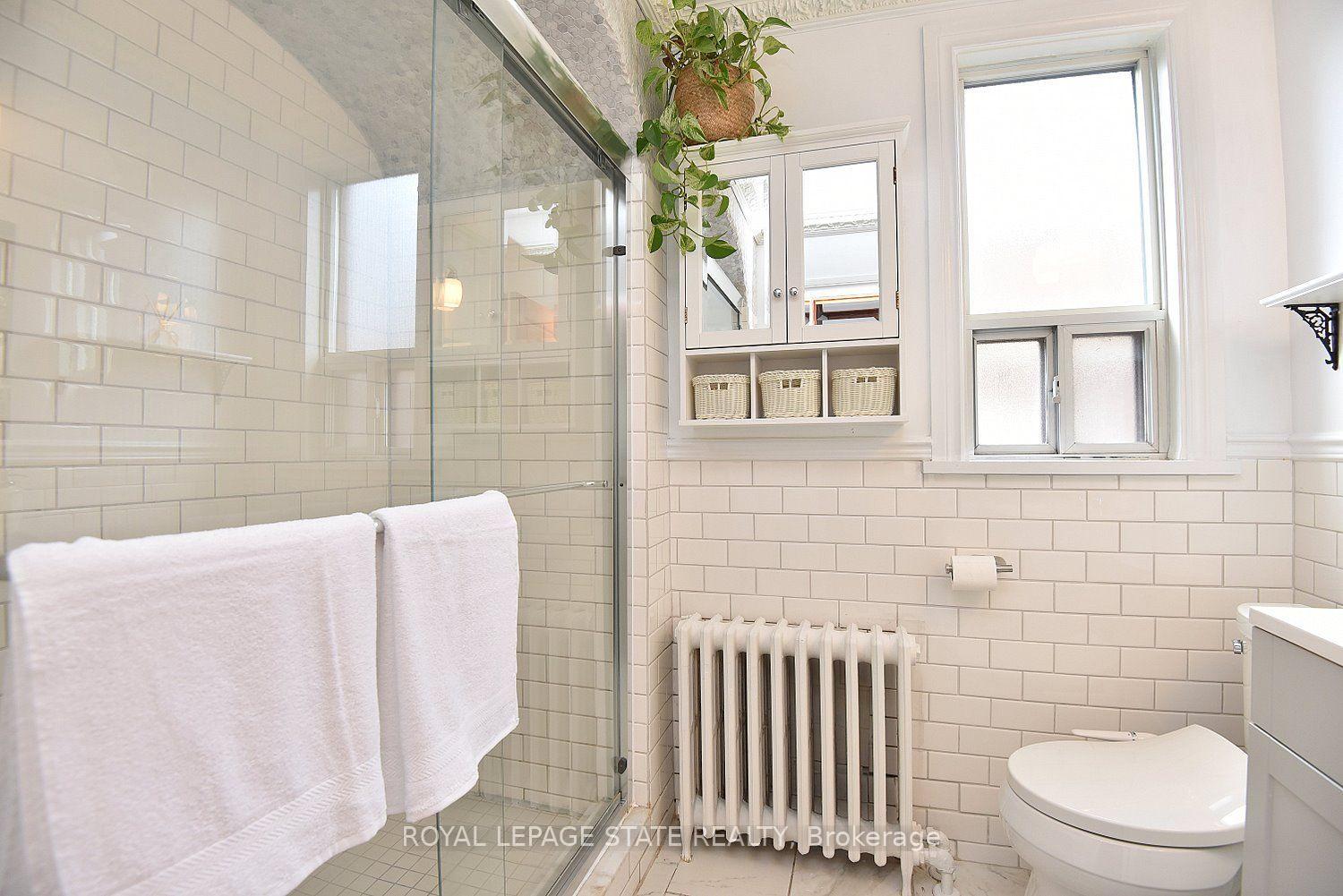 Photo 36 of 70 Kensington Avenue N, Hamilton, Crown Point — HOMEH