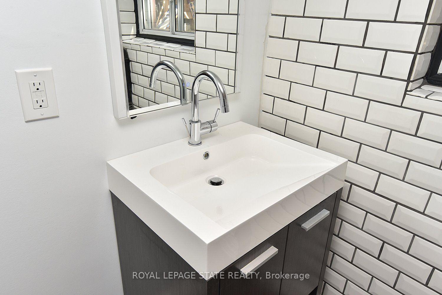 Photo 37 of 70 Kensington Avenue N, Hamilton, Crown Point — HOMEH
