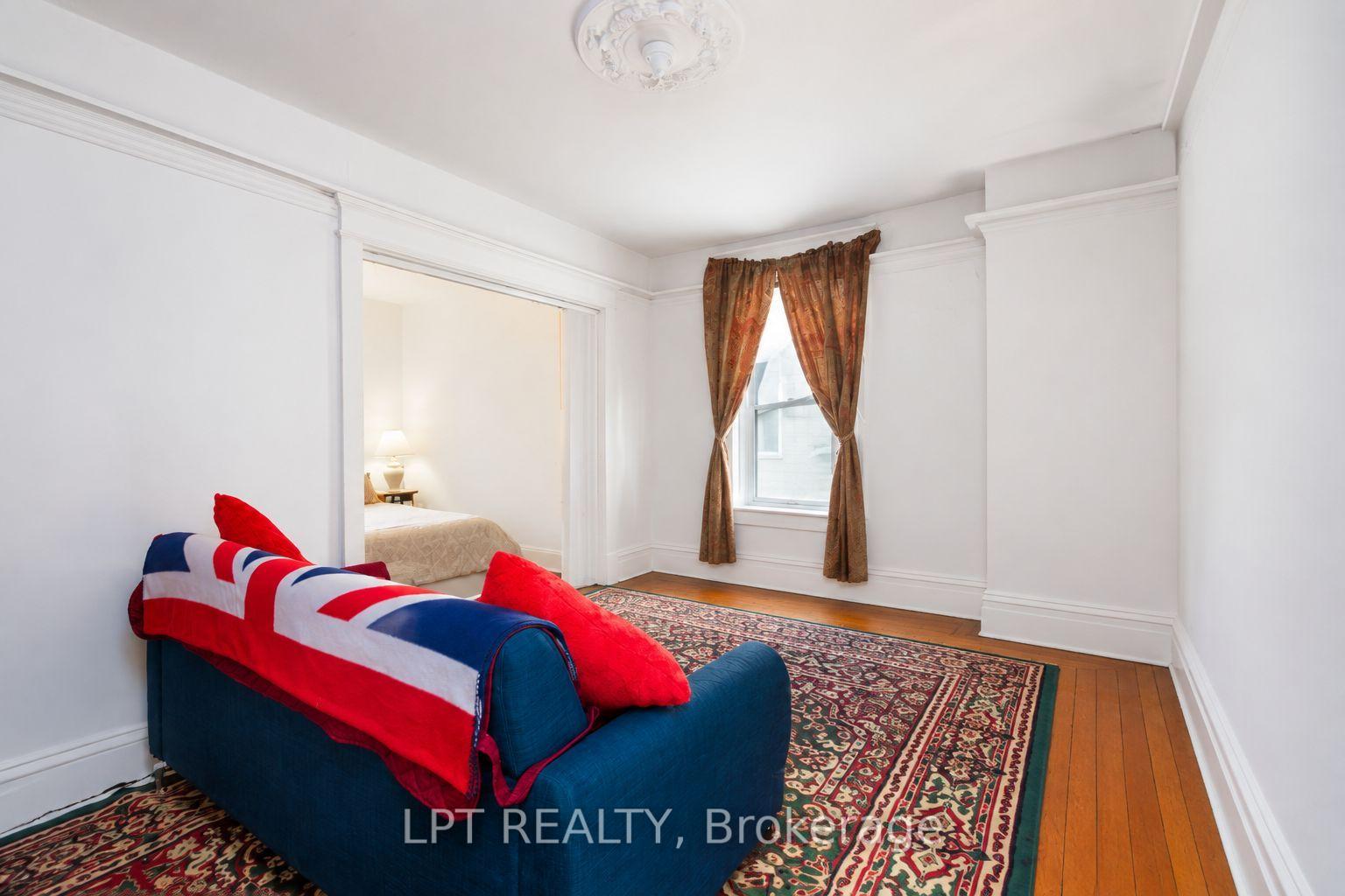 Photo 4 of Unit A, 627 Crawford Street, Toronto, Palmerston-Little Italy — HOMEH