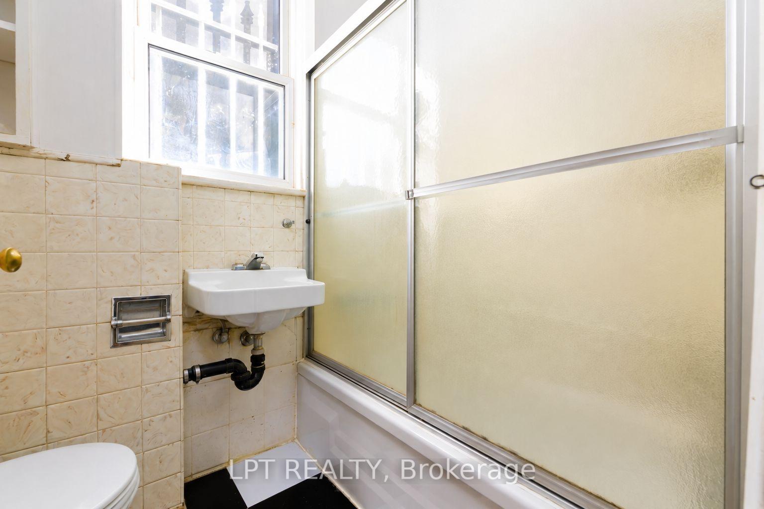 Photo 15 of Unit A, 627 Crawford Street, Toronto, Palmerston-Little Italy — HOMEH