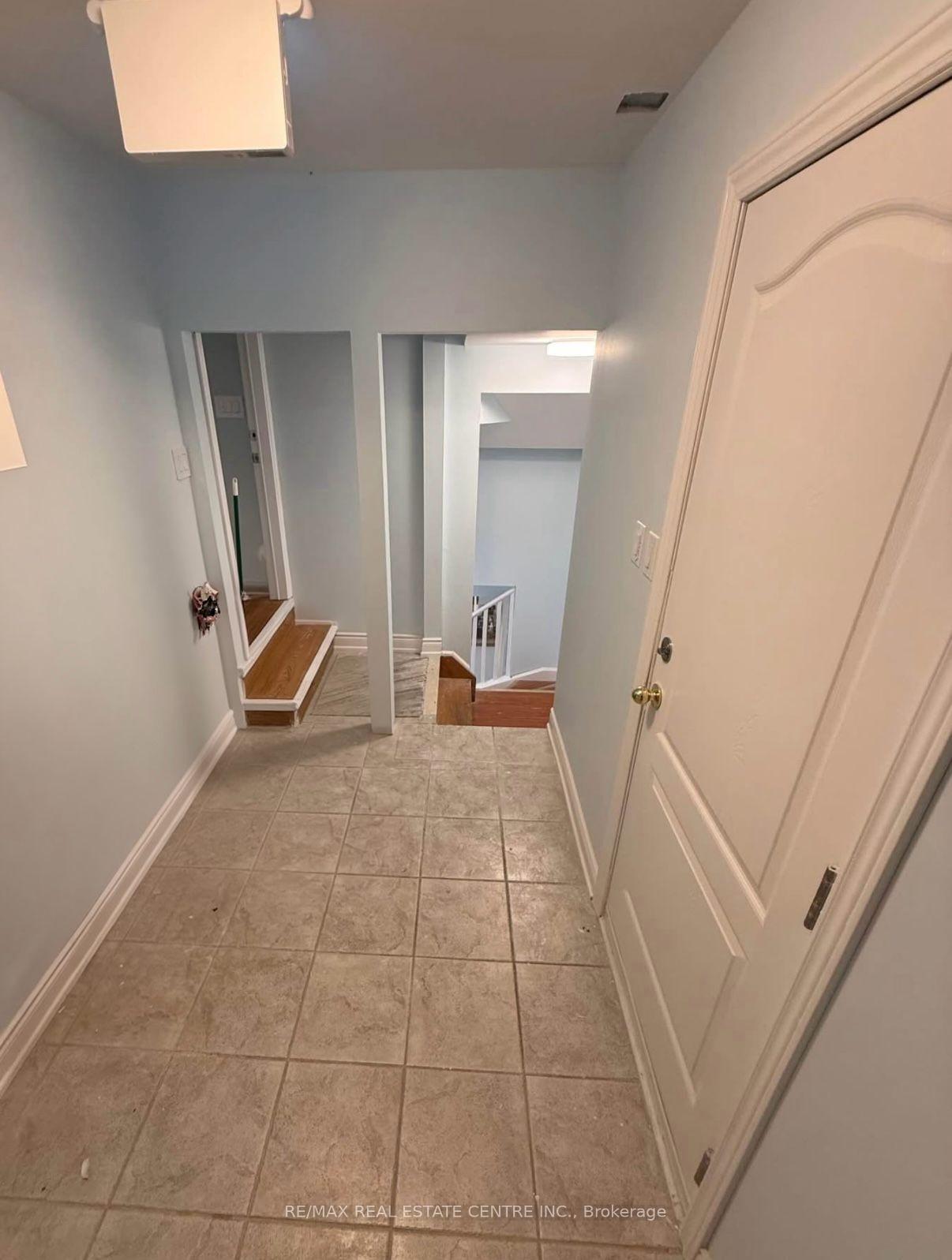 Photo 3 of Unit BSMT, 66 Mistdale Crescent, Brampton, Fletcher's Meadow — HOMEH
