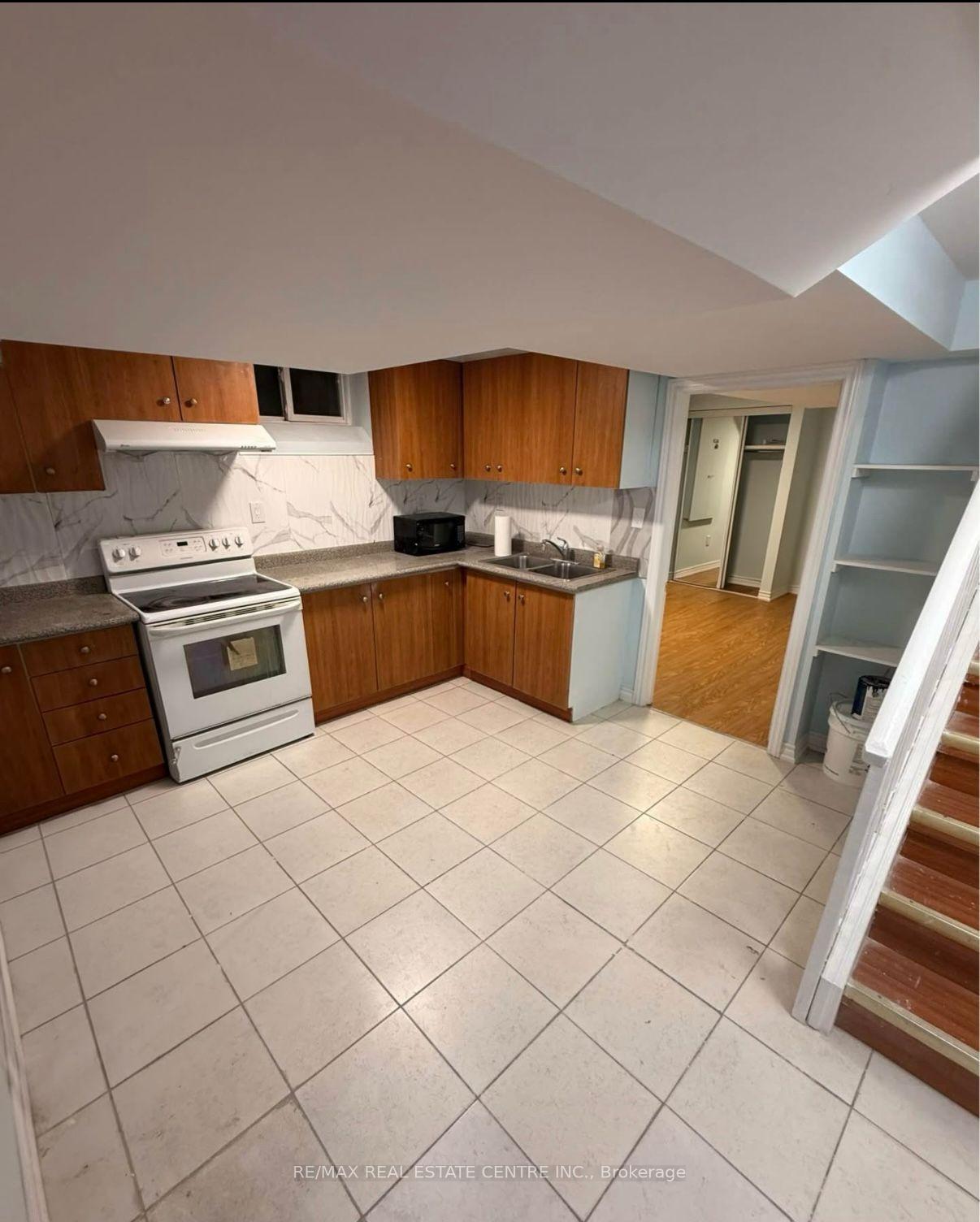 Photo 4 of Unit BSMT, 66 Mistdale Crescent, Brampton, Fletcher's Meadow — HOMEH