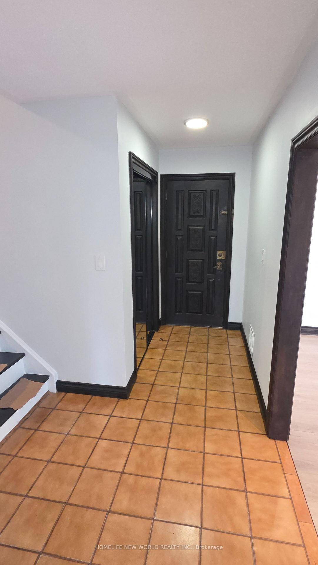 Photo 3 of 26 Murchison Crescent N, Etobicoke, Mount Olive-Silverstone-Jamestown — HOMEH
