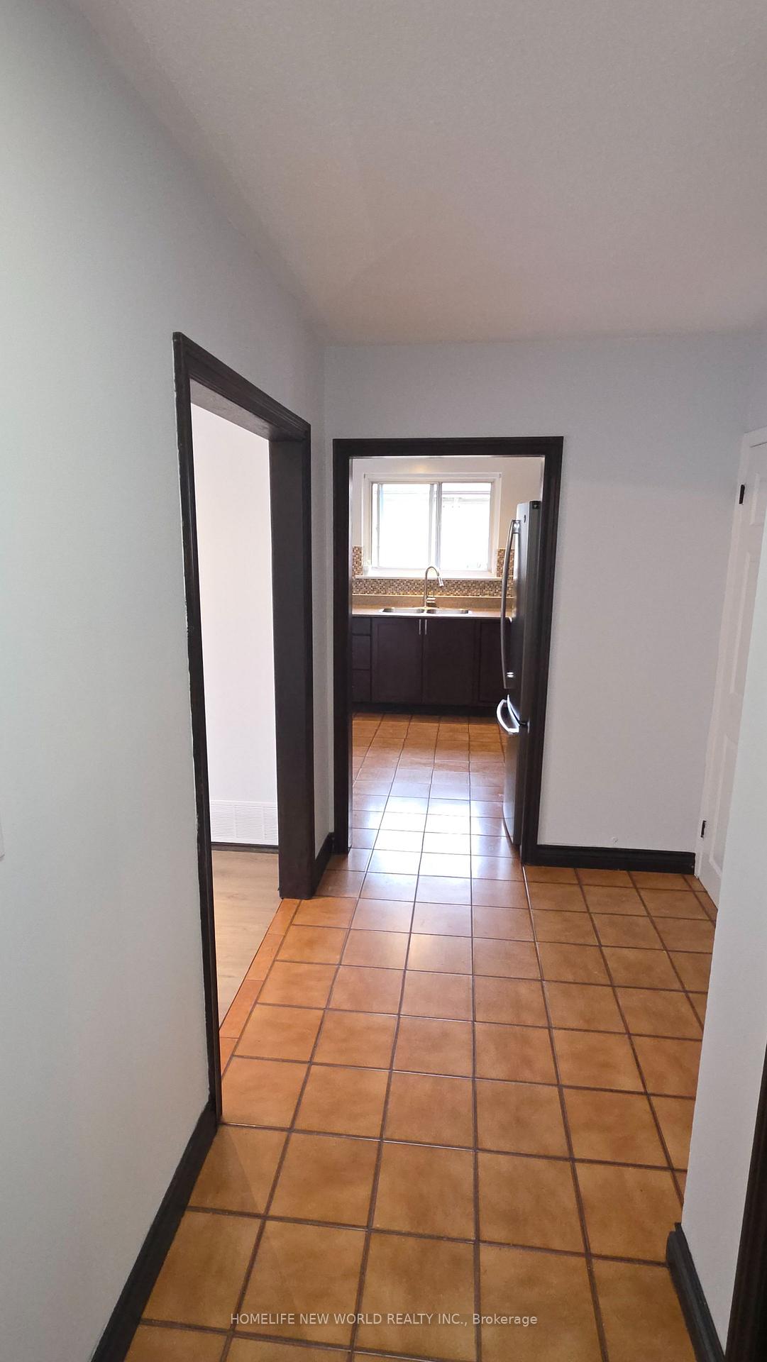 Photo 4 of 26 Murchison Crescent N, Etobicoke, Mount Olive-Silverstone-Jamestown — HOMEH