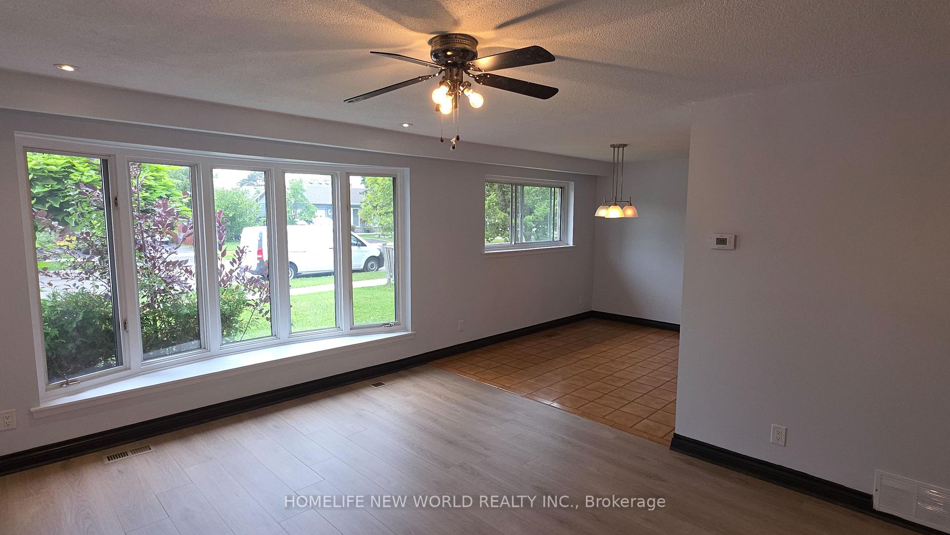 Photo 7 of 26 Murchison Crescent N, Etobicoke, Mount Olive-Silverstone-Jamestown — HOMEH