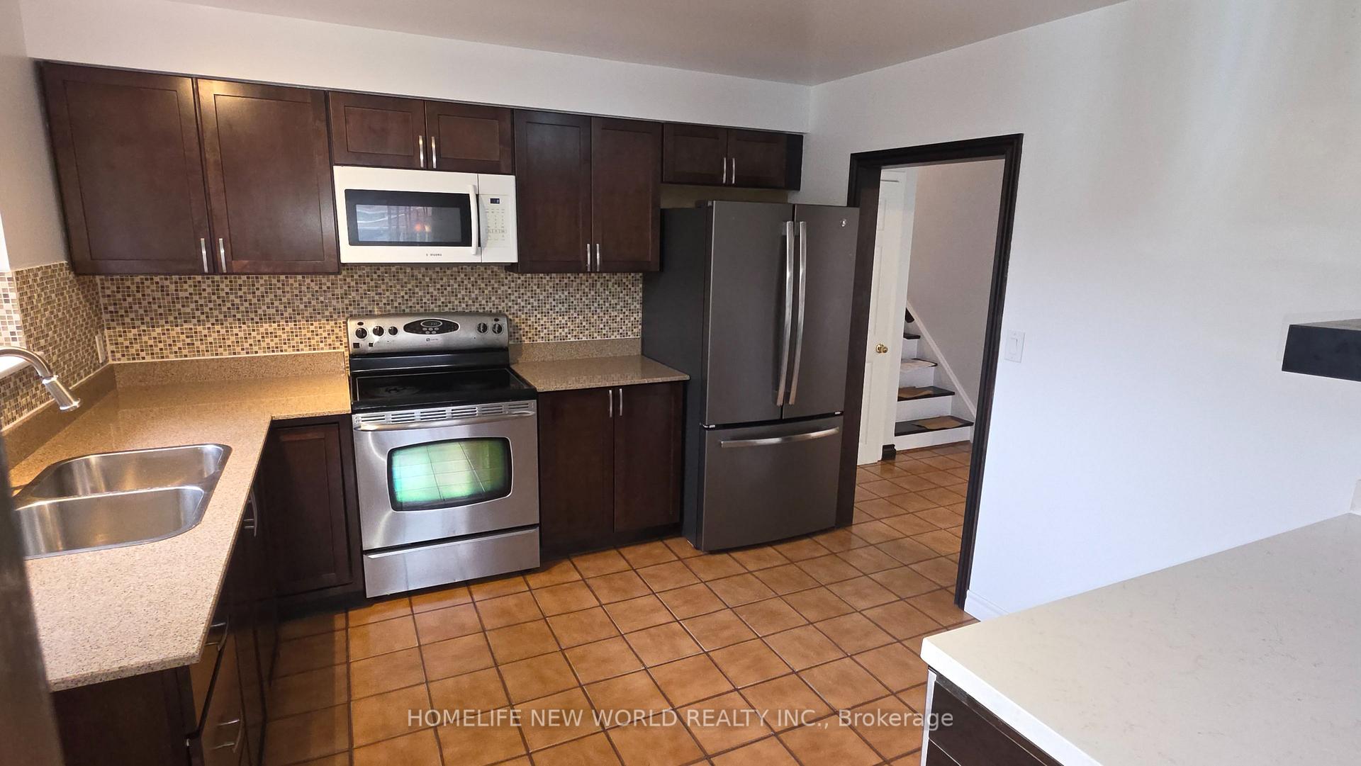 Photo 11 of 26 Murchison Crescent N, Etobicoke, Mount Olive-Silverstone-Jamestown — HOMEH