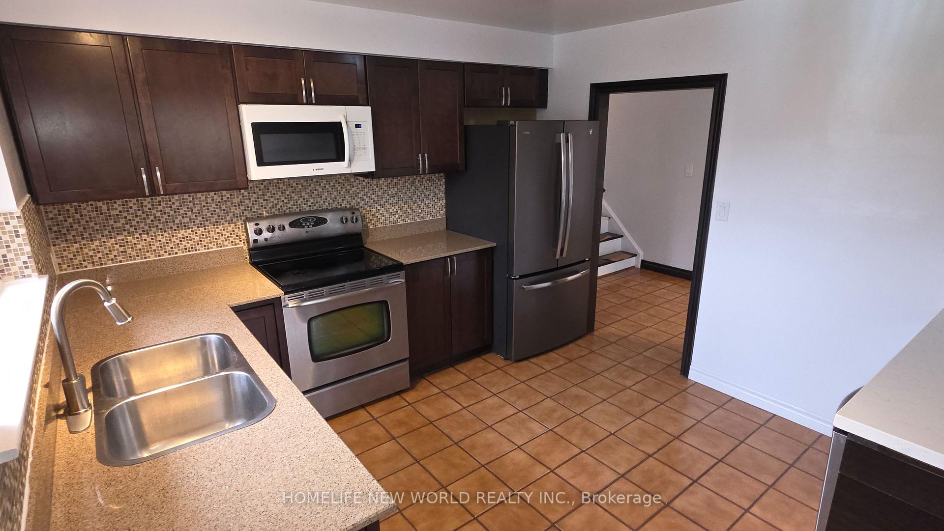 Photo 13 of 26 Murchison Crescent N, Etobicoke, Mount Olive-Silverstone-Jamestown — HOMEH