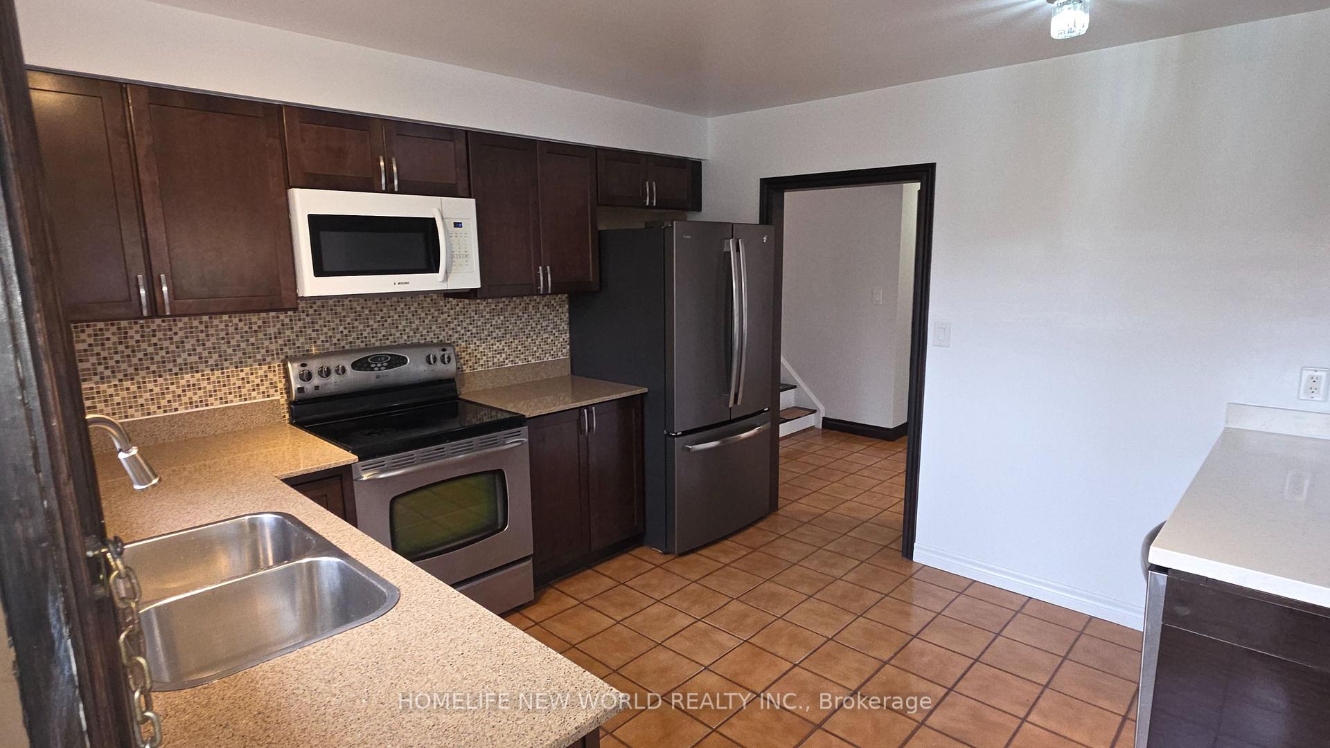 Photo 14 of 26 Murchison Crescent N, Etobicoke, Mount Olive-Silverstone-Jamestown — HOMEH