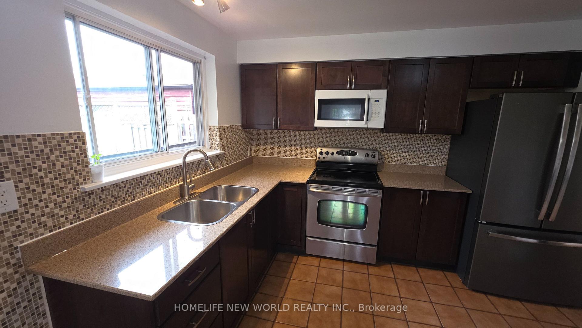 Photo 15 of 26 Murchison Crescent N, Etobicoke, Mount Olive-Silverstone-Jamestown — HOMEH