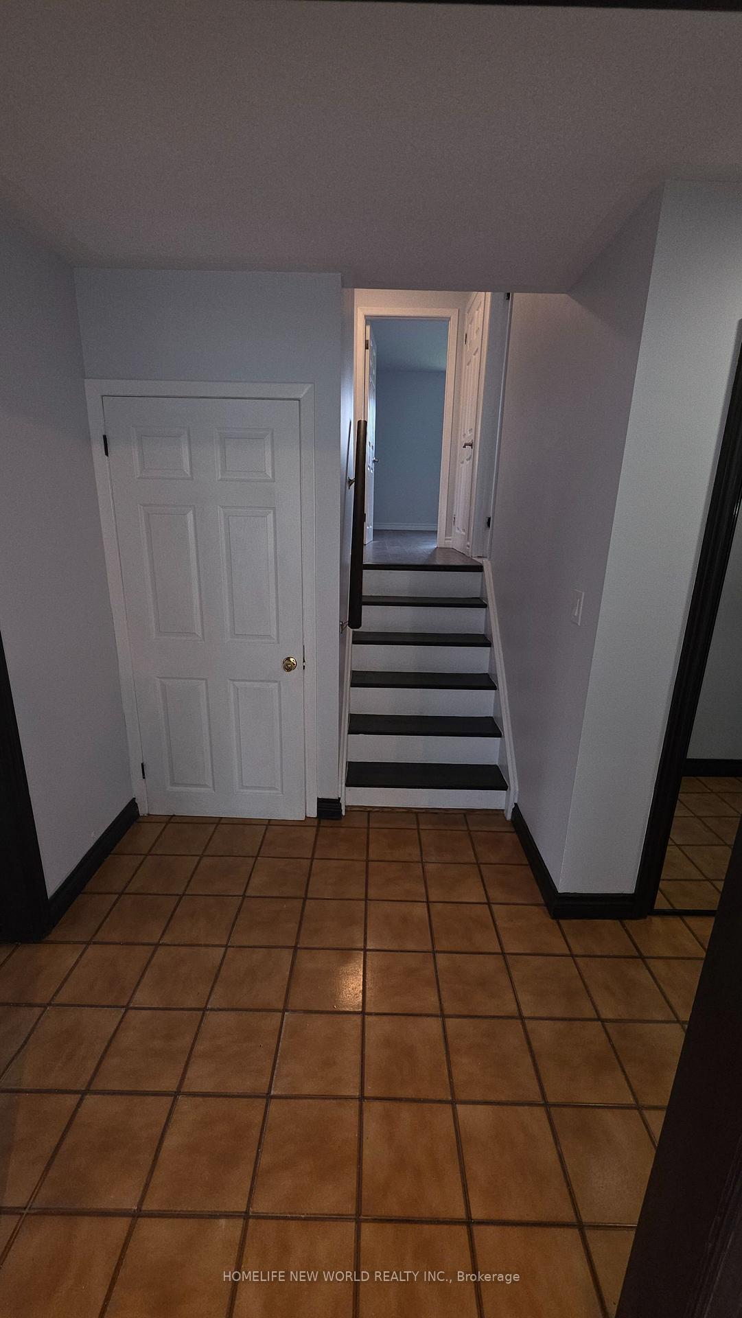 Photo 17 of 26 Murchison Crescent N, Etobicoke, Mount Olive-Silverstone-Jamestown — HOMEH