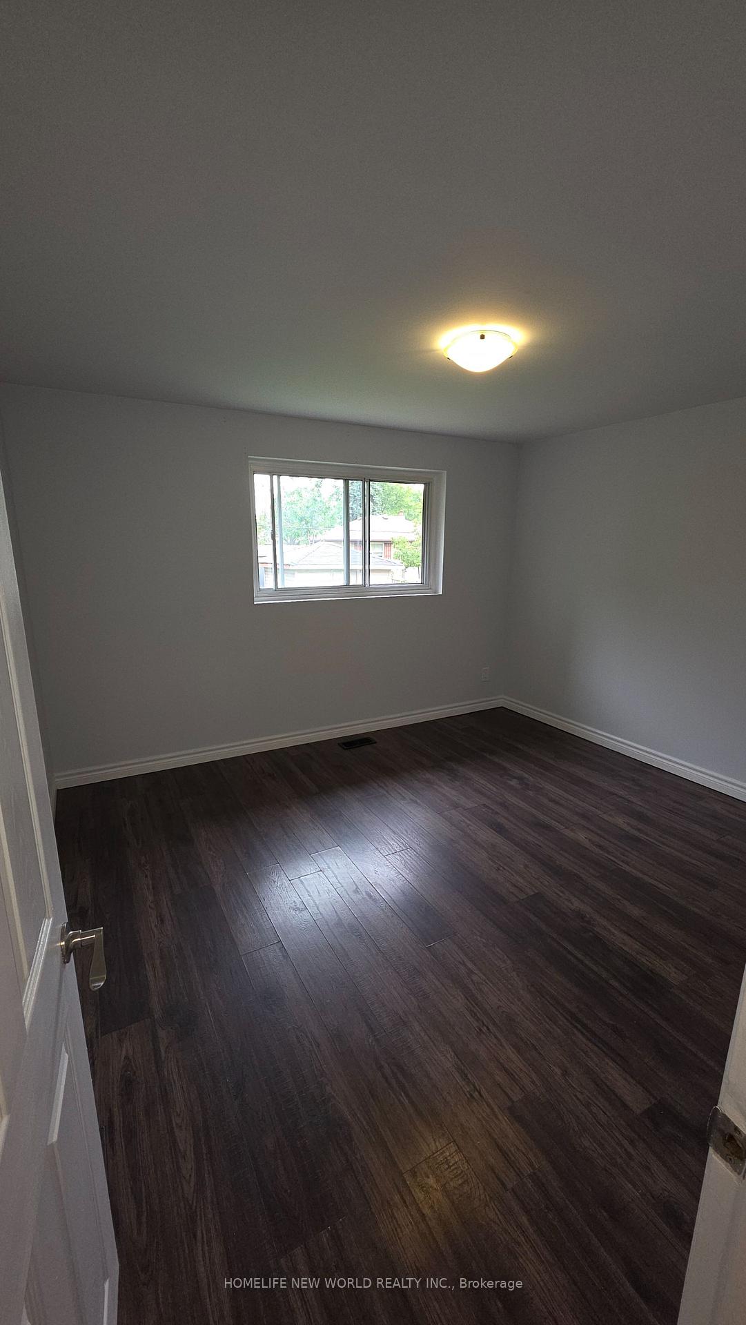 Photo 23 of 26 Murchison Crescent N, Etobicoke, Mount Olive-Silverstone-Jamestown — HOMEH