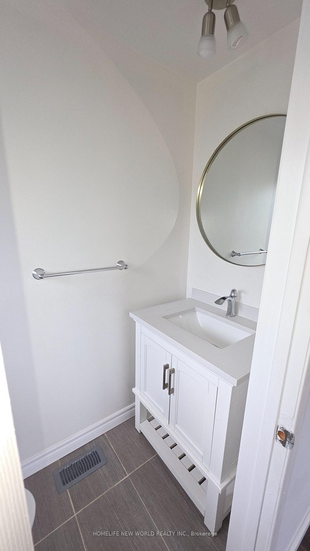Photo 25 of 26 Murchison Crescent N, Etobicoke, Mount Olive-Silverstone-Jamestown — HOMEH