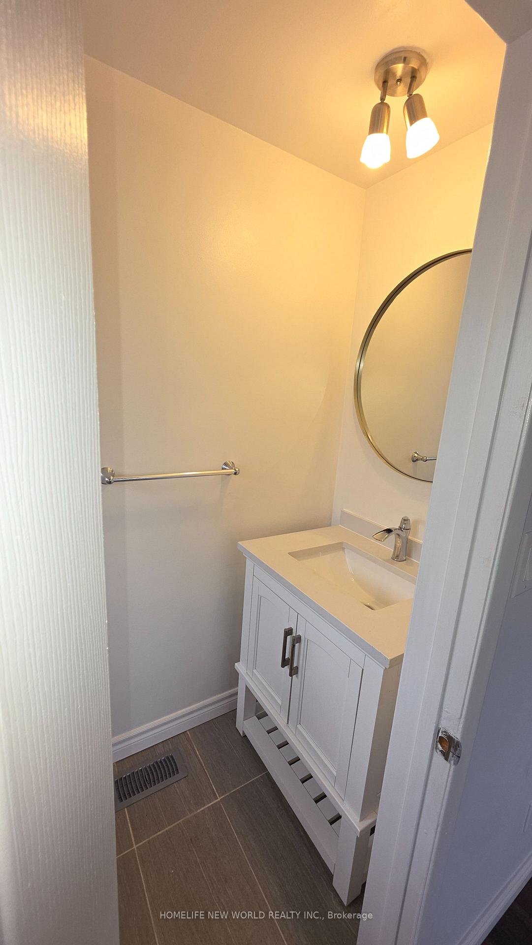 Photo 26 of 26 Murchison Crescent N, Etobicoke, Mount Olive-Silverstone-Jamestown — HOMEH