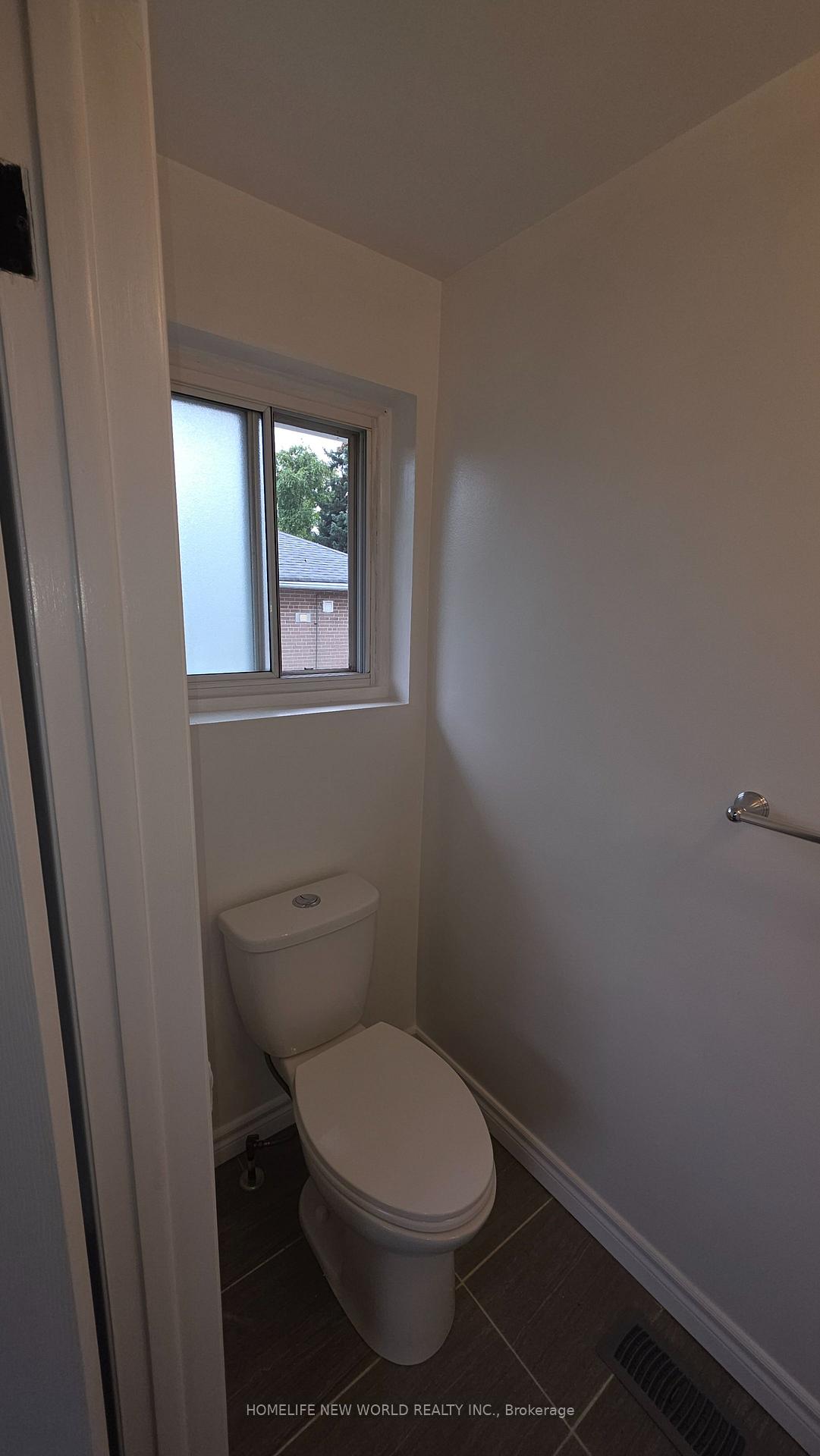 Photo 27 of 26 Murchison Crescent N, Etobicoke, Mount Olive-Silverstone-Jamestown — HOMEH