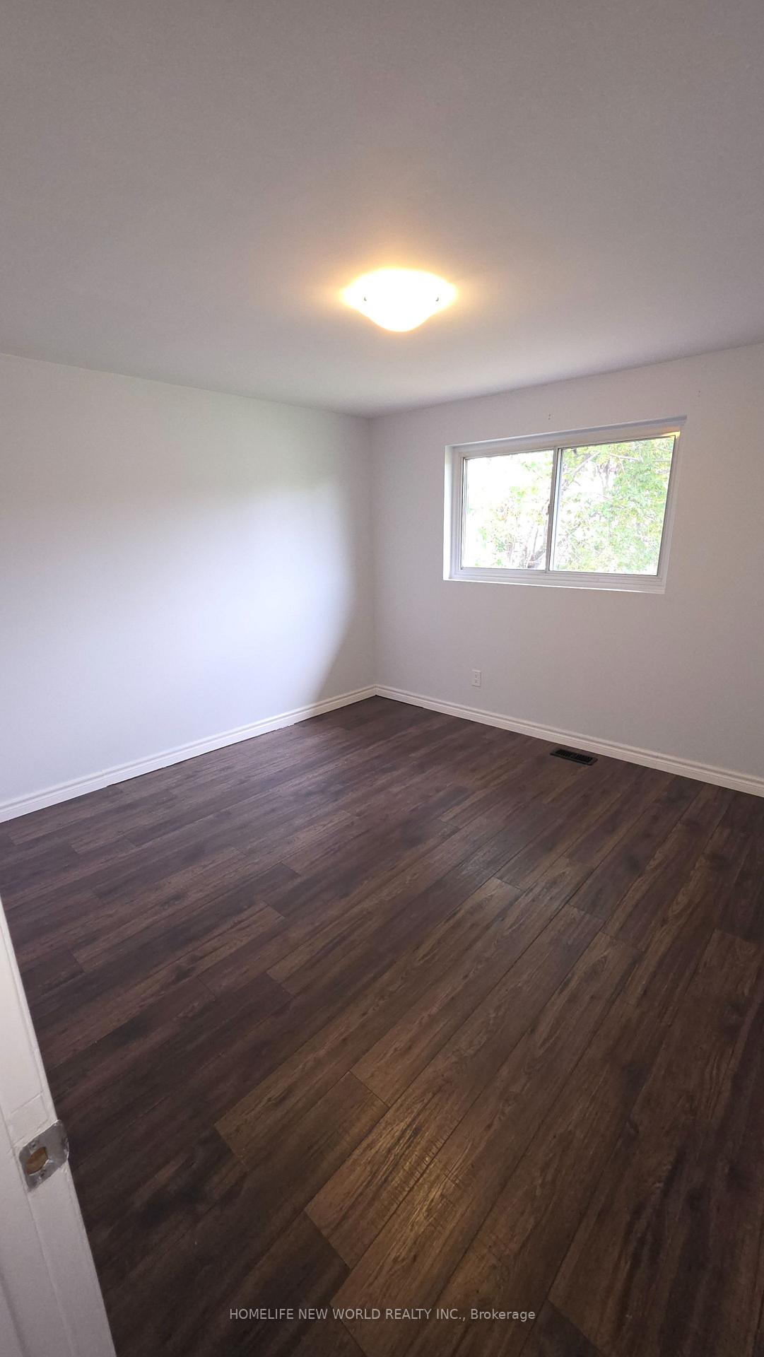 Photo 29 of 26 Murchison Crescent N, Etobicoke, Mount Olive-Silverstone-Jamestown — HOMEH