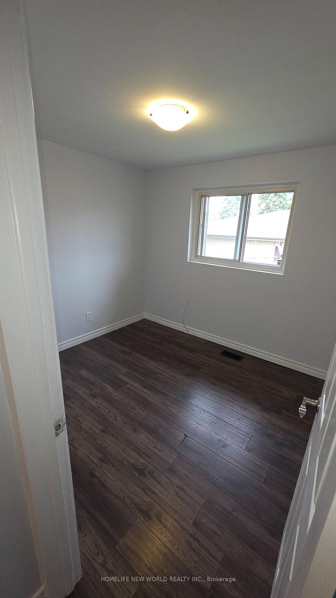 Photo 31 of 26 Murchison Crescent N, Etobicoke, Mount Olive-Silverstone-Jamestown — HOMEH