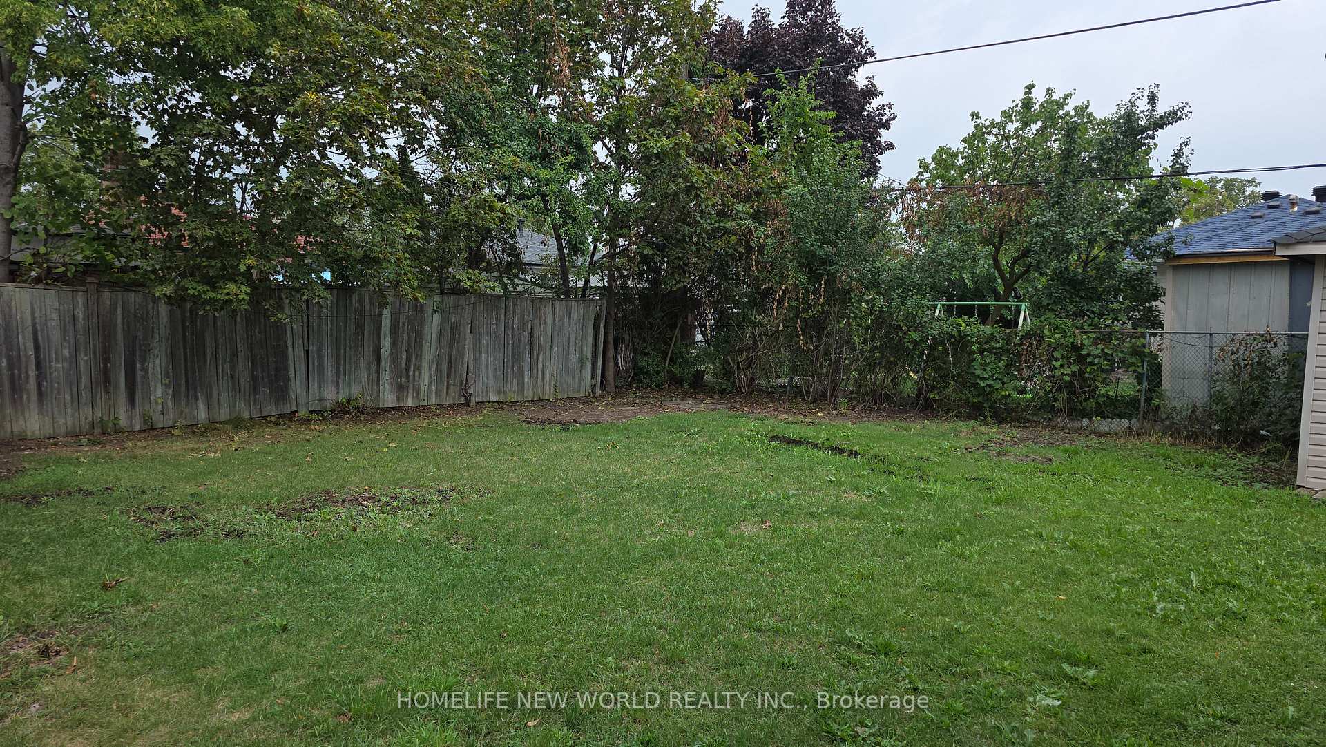 Photo 42 of 26 Murchison Crescent N, Etobicoke, Mount Olive-Silverstone-Jamestown — HOMEH