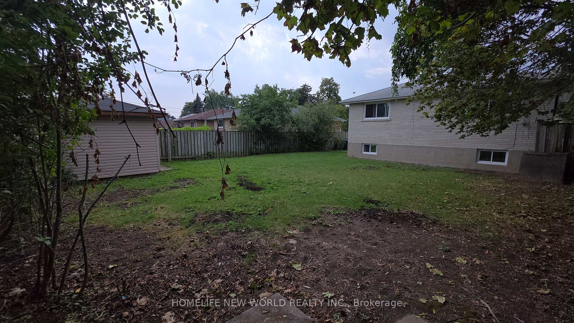 Photo 44 of 26 Murchison Crescent N, Etobicoke, Mount Olive-Silverstone-Jamestown — HOMEH