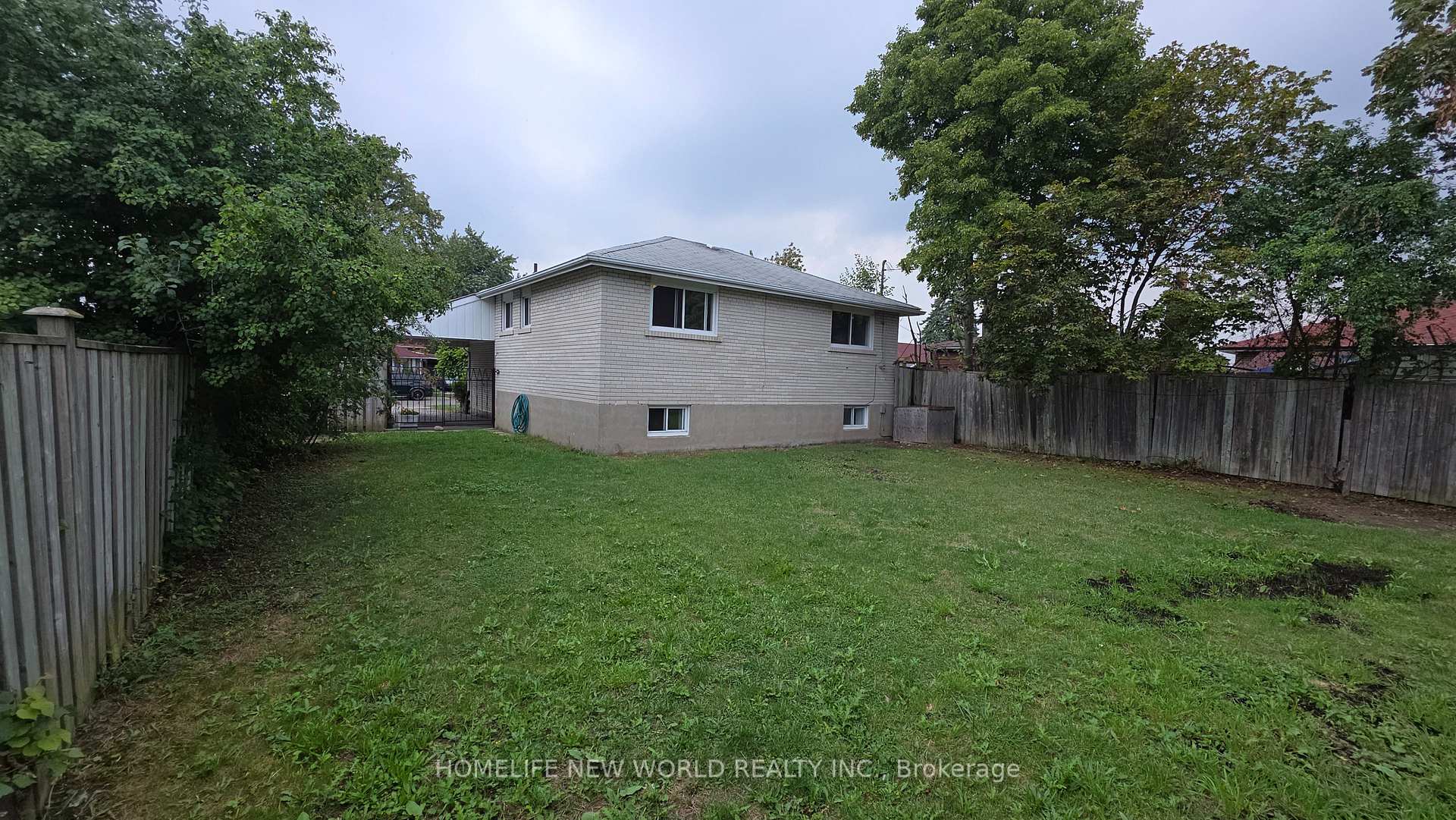 Photo 45 of 26 Murchison Crescent N, Etobicoke, Mount Olive-Silverstone-Jamestown — HOMEH