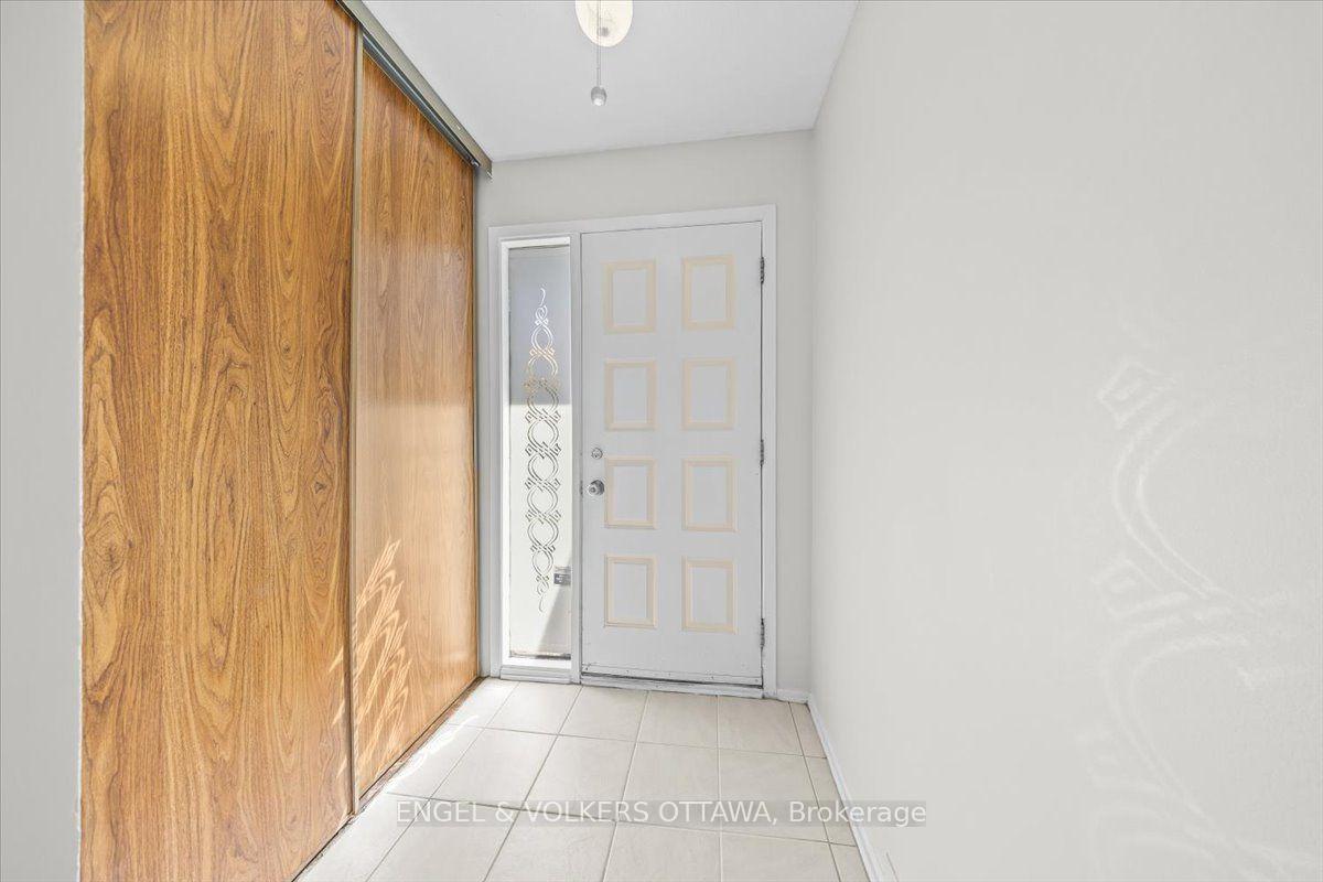 Photo 4 of Unit 35, 75 Angela Private, Ottawa, Heron Gate/Industrial Park — HOMEH