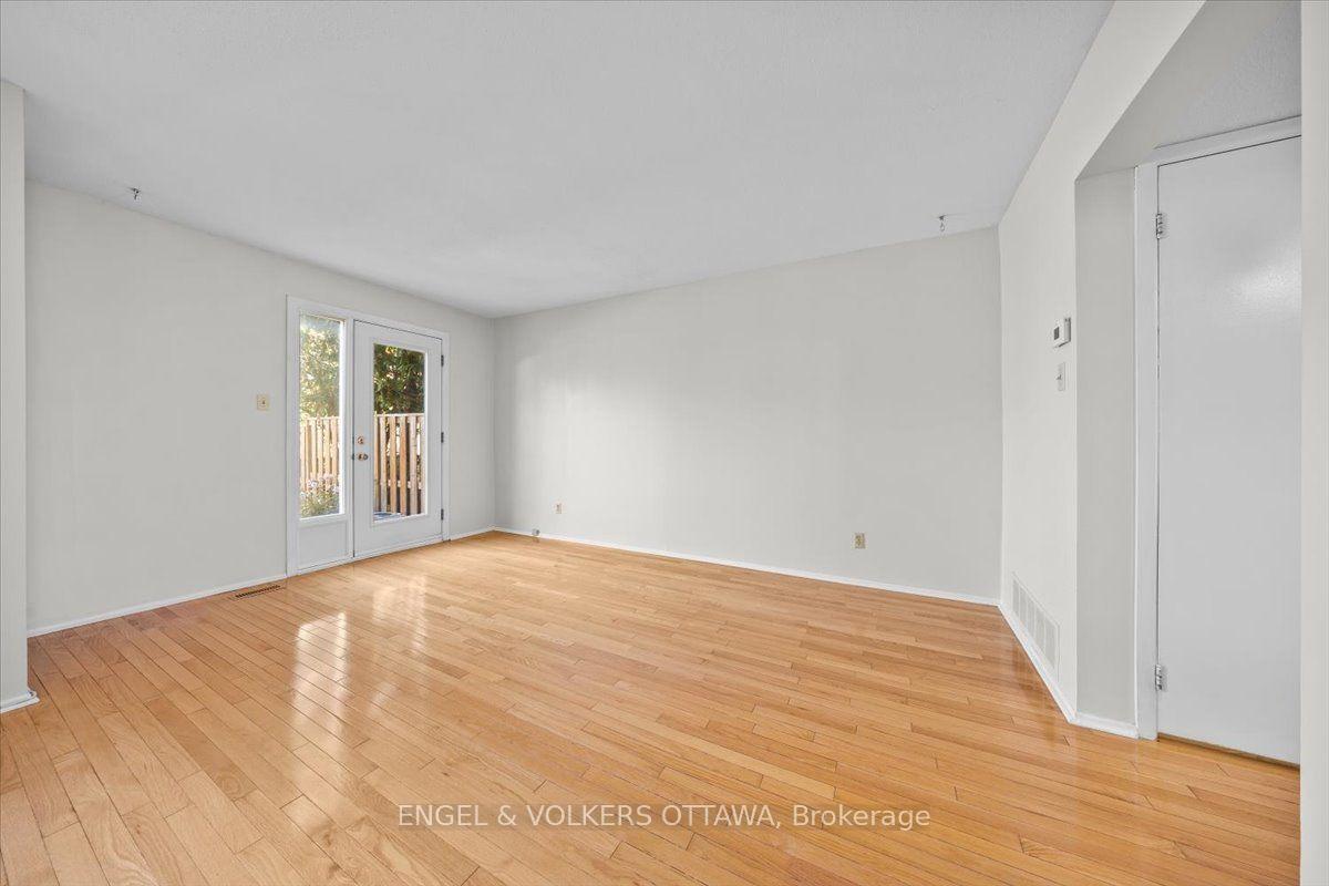 Photo 10 of Unit 35, 75 Angela Private, Ottawa, Heron Gate/Industrial Park — HOMEH