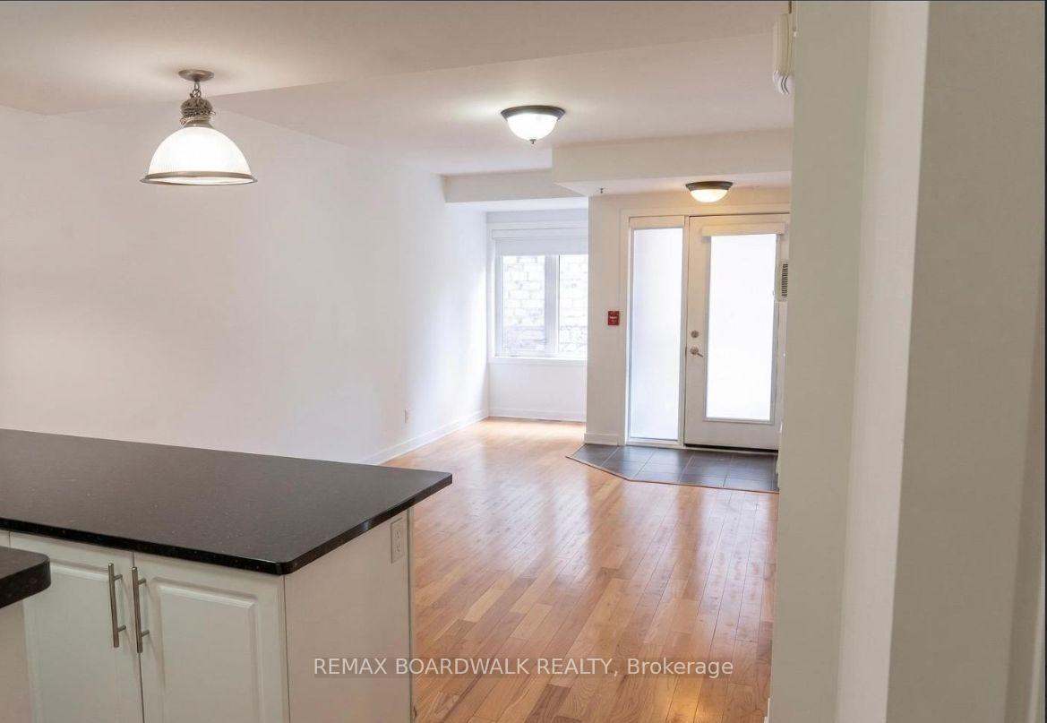 Photo 3 of Unit 209, 458D King Edward Avenue, Ottawa, Sandy Hill — HOMEH
